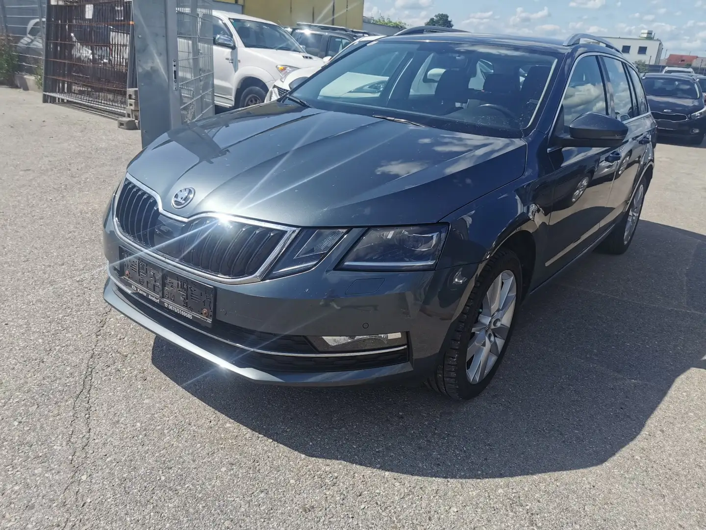 Skoda Octavia Style 4x4 Grau - 1