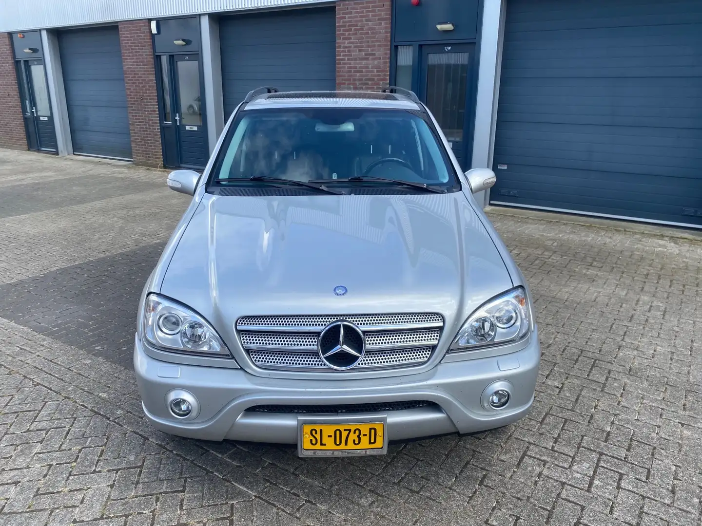 Mercedes-Benz ML 55 AMG ML 55 AMG Серебристый - 2