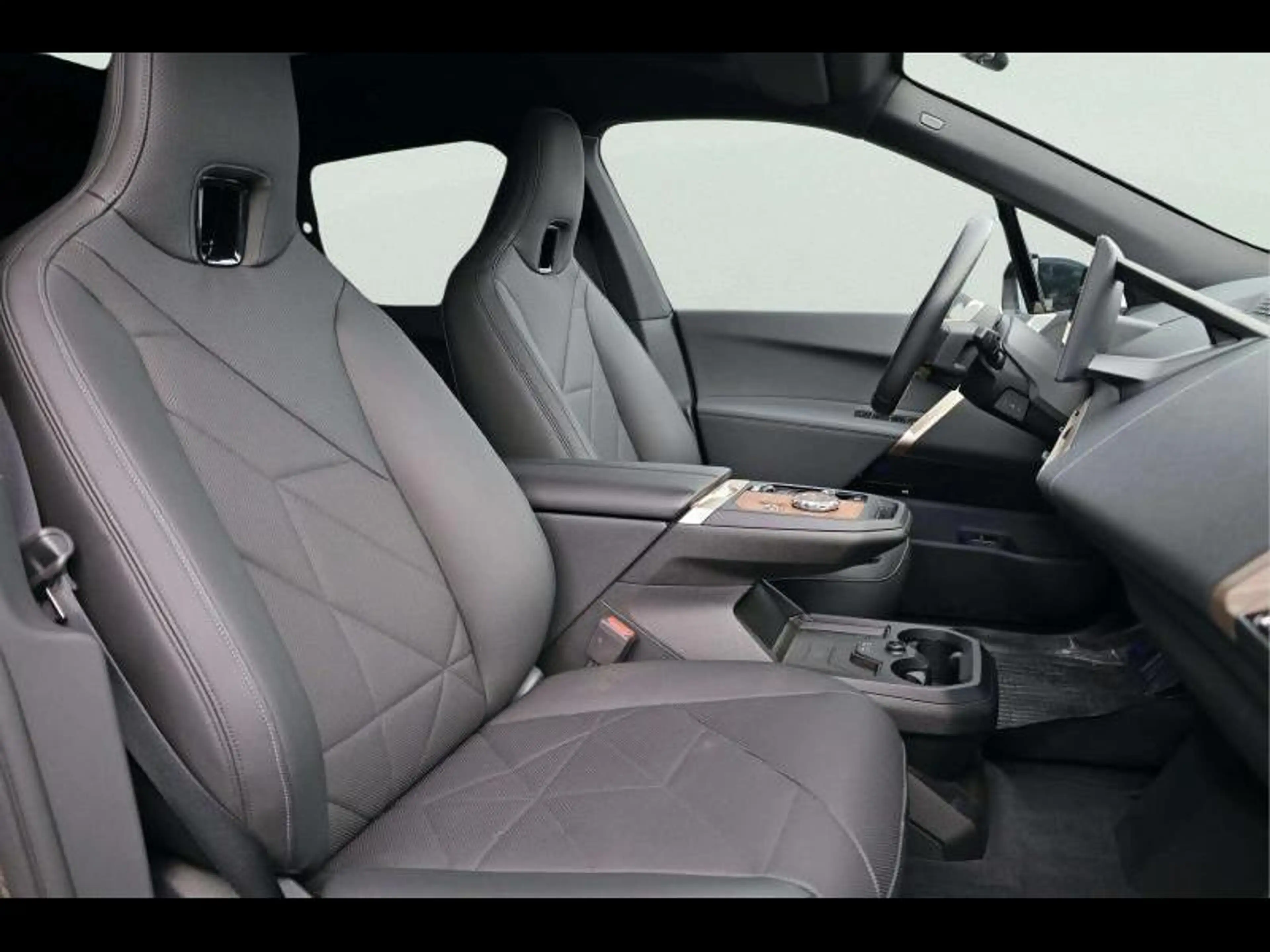 BMW iX xDrive50 Kit Sport — photo 10