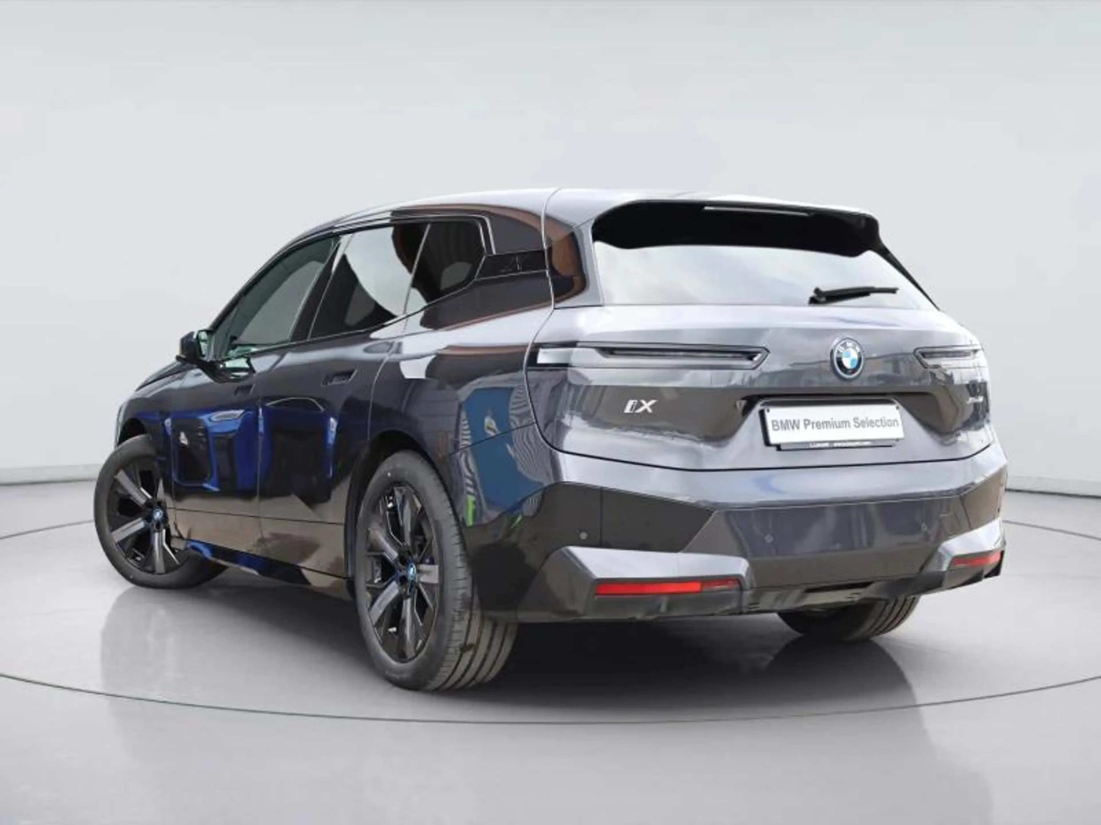 BMW iX xDrive50 Kit Sport — photo 4