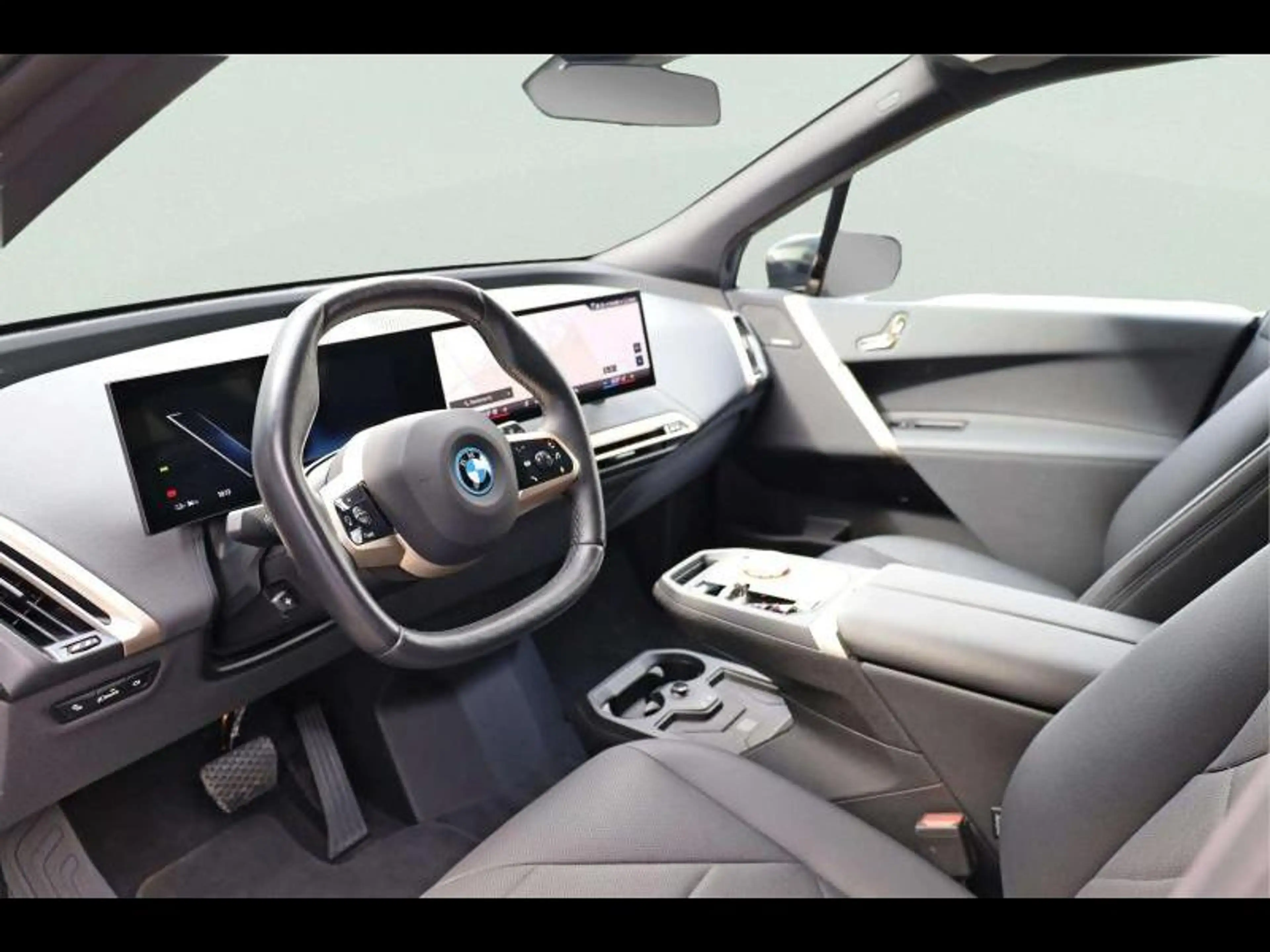 BMW iX xDrive50 Kit Sport — photo 6