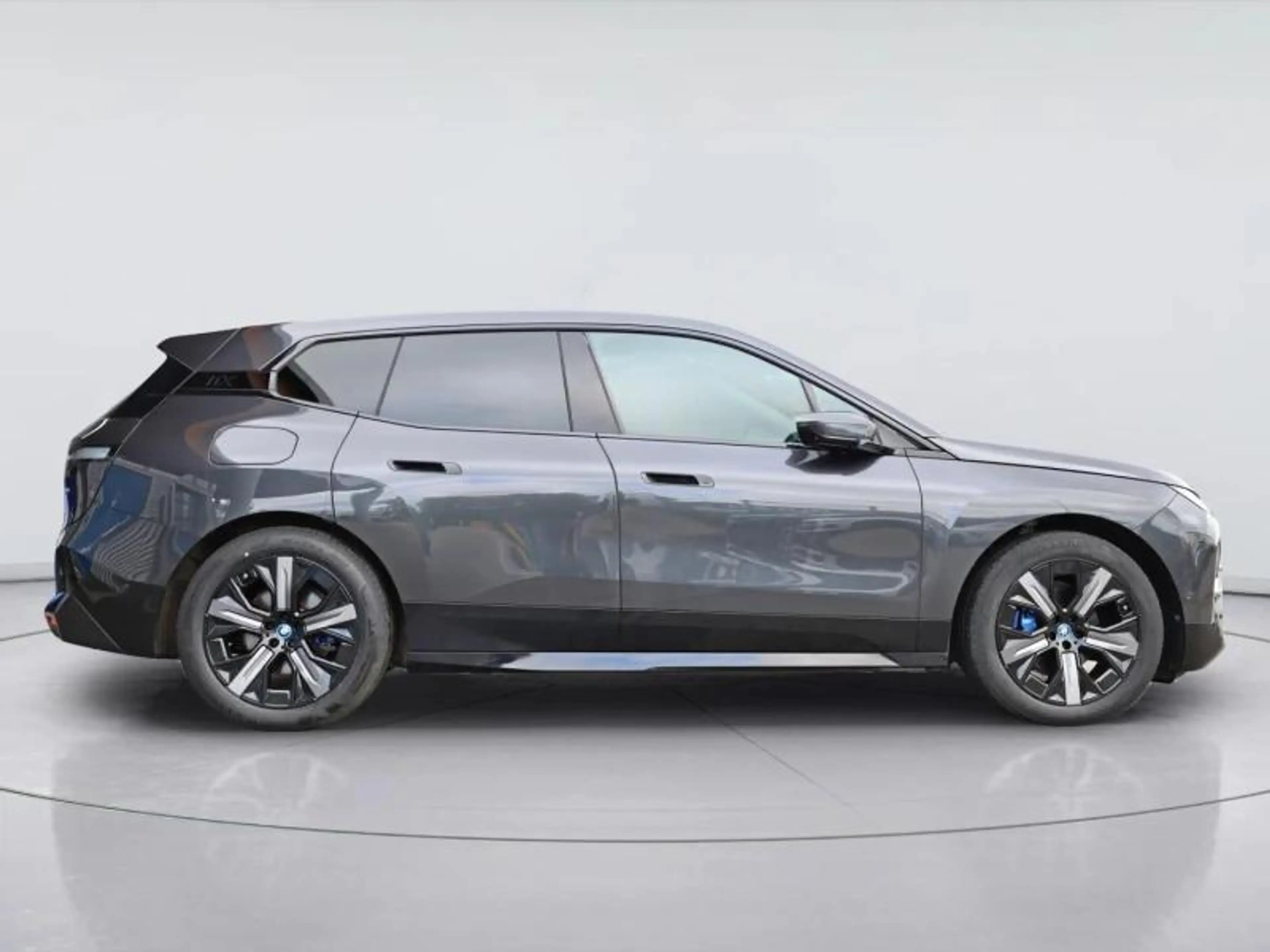 BMW iX xDrive50 Kit Sport — photo 3