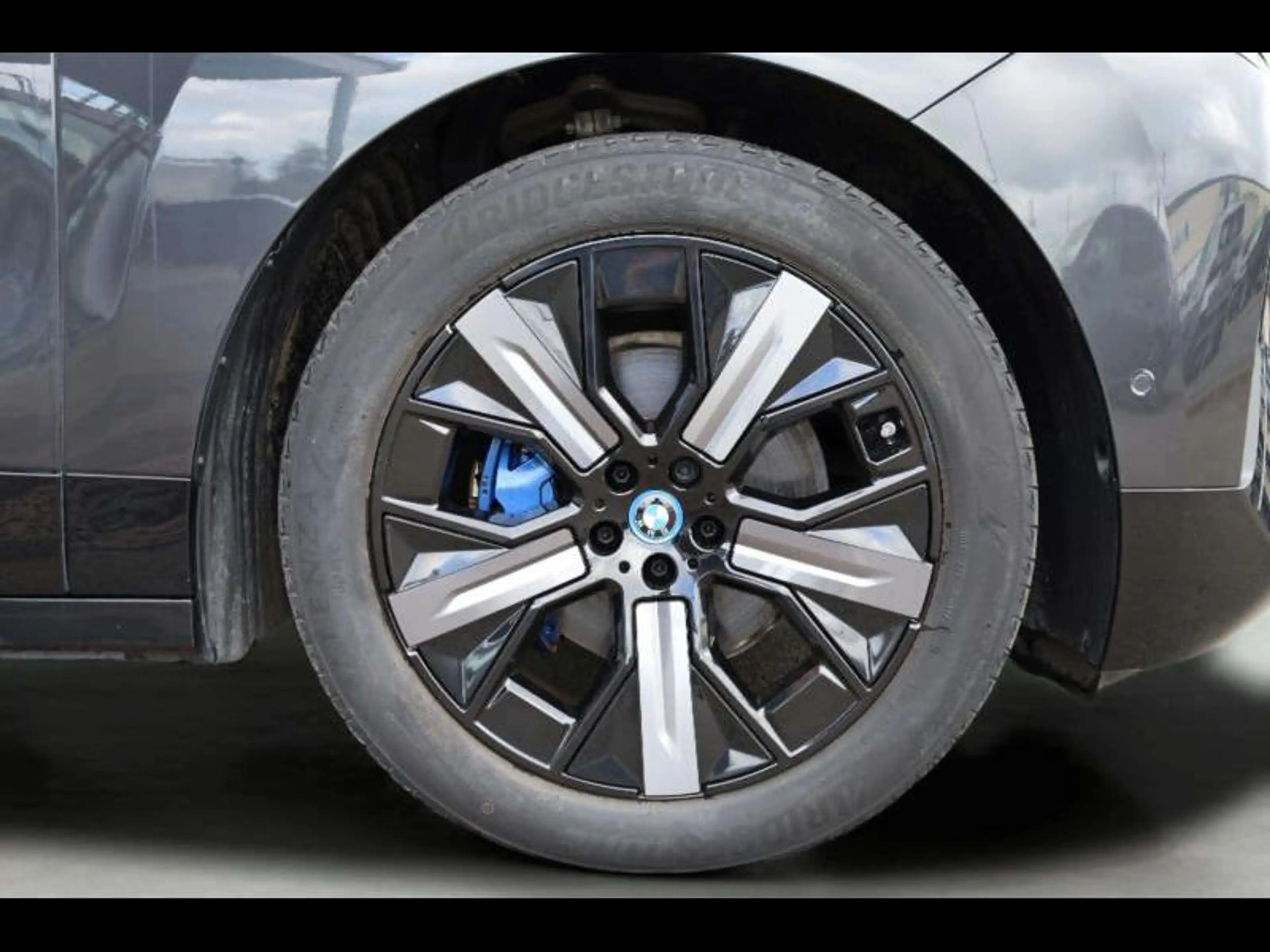 BMW iX xDrive50 Kit Sport — photo 8