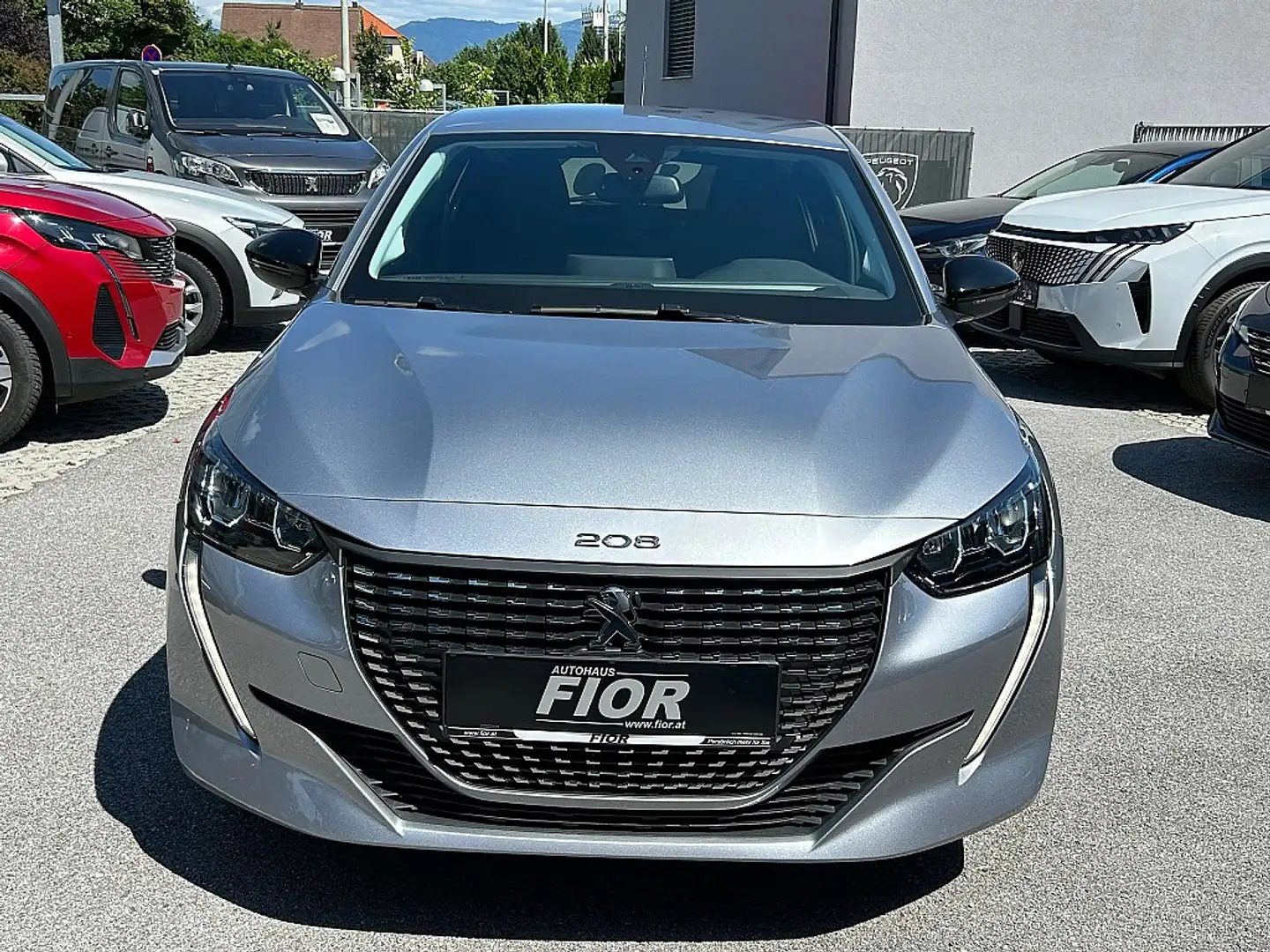Peugeot 208 Allure 1,2 PureTech 82 Silber - 2