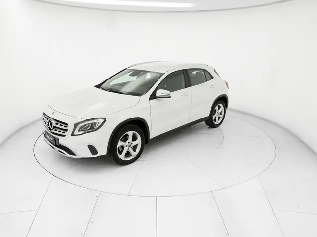Mercedes-Benz Gla view 2