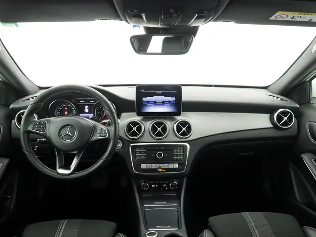 Mercedes-Benz Gla view 9