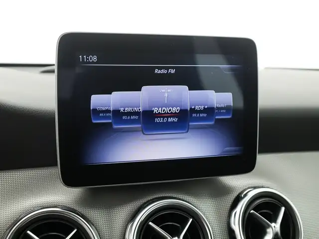 Mercedes-Benz Gla view 13