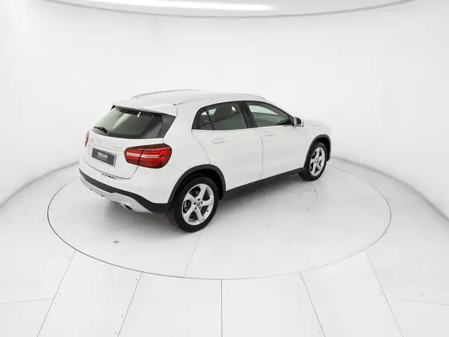 Mercedes-Benz Gla view 4