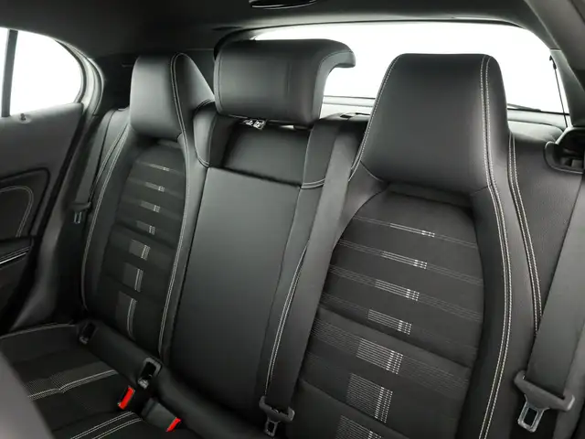 Mercedes-Benz Gla view 11