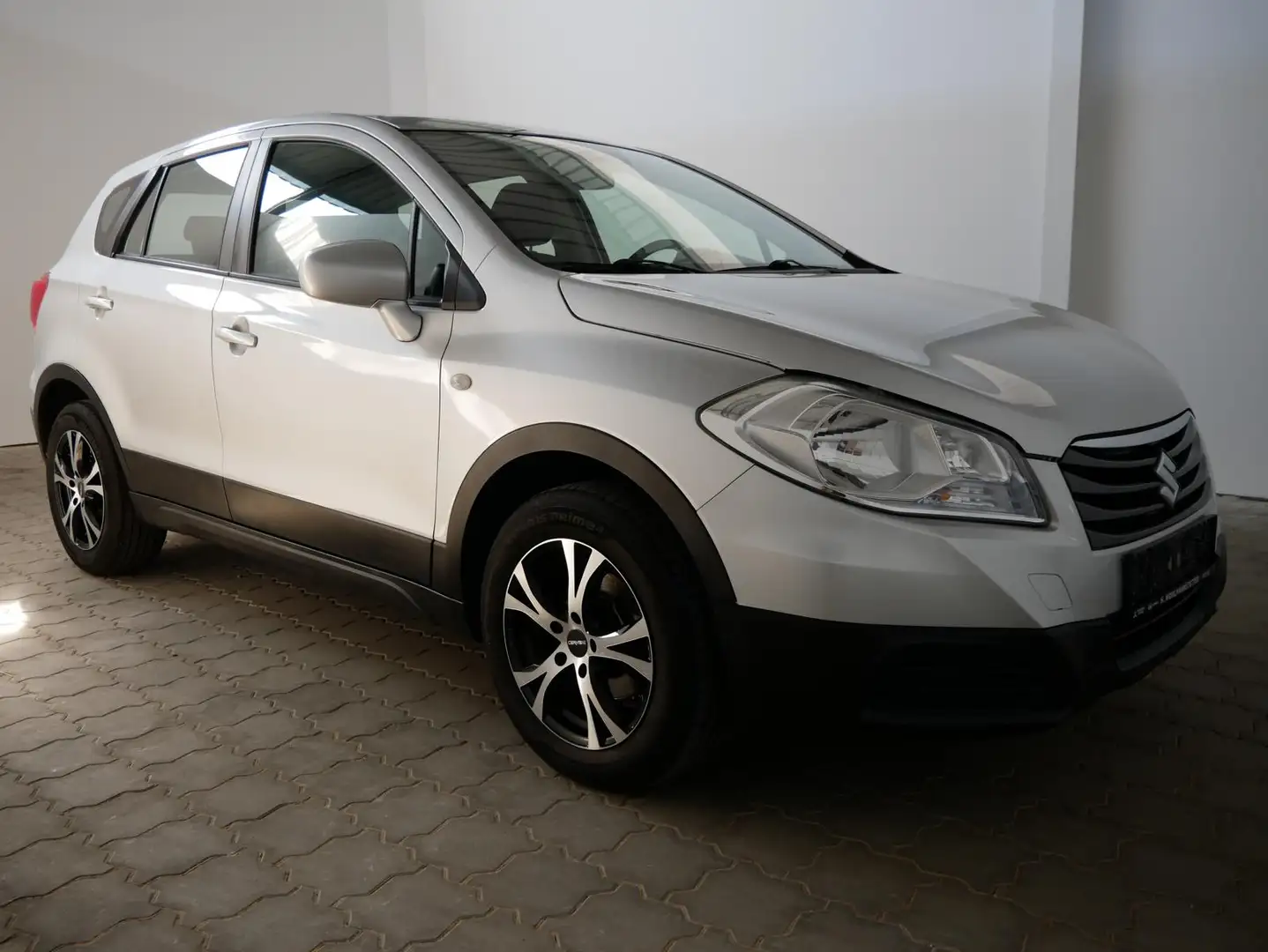 Suzuki SX4 S-Cross SX4 S-CROSS 1.6, 2WD, Sitzheitzung, uvm. Argent - 2