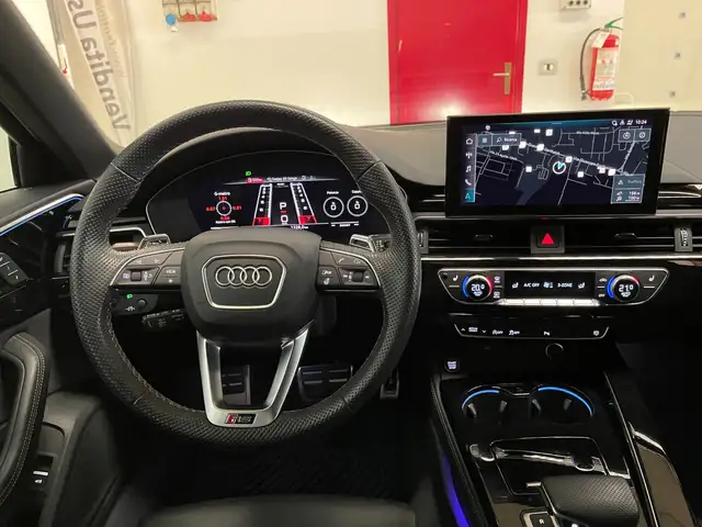 Audi RS4 Avant view 7