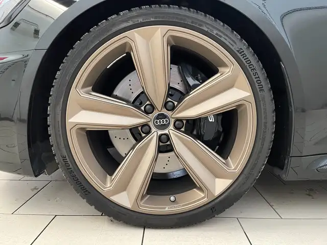 Audi RS4 Avant view 12