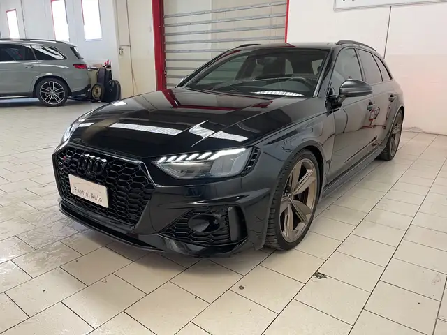 Audi RS4 Avant view 6