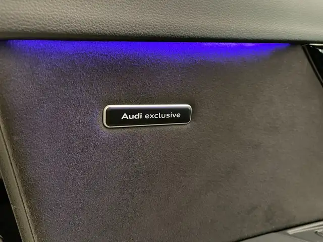 Audi RS4 Avant view 11