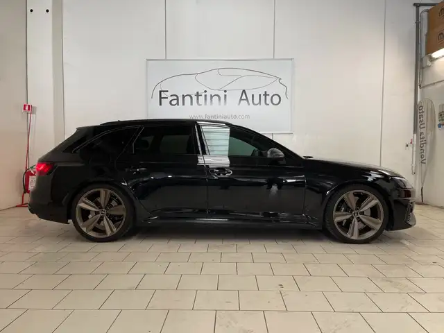 Audi RS4 Avant view 2