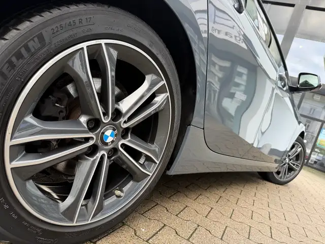 BMW 2 Series view 4