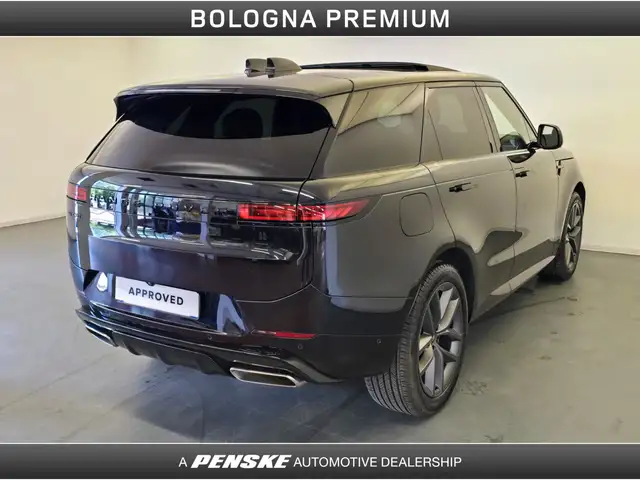 Land Rover Range Rover Sport view 2