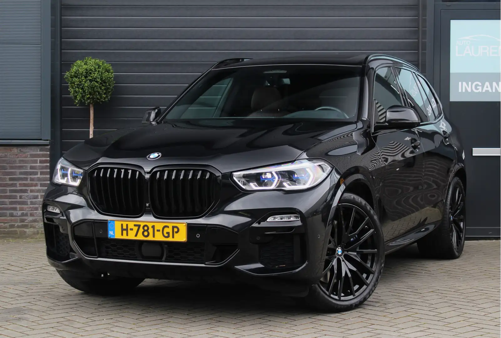 BMW X5 xDrive45e M Sport | Pano | HUD | Trekhaak | High E Black - 1