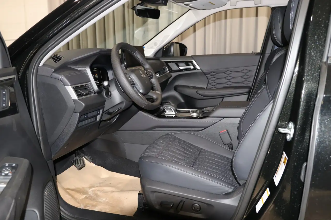 Mitsubishi Outlander снимка Mitsubishi Outlander