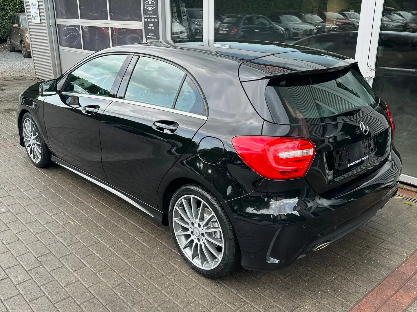 Mercedes-Benz A 180 *1-PROPRIETAIRE/1-OWNER*TVA-21%-VAT*HISTORIQUE-MB* Noir - 2