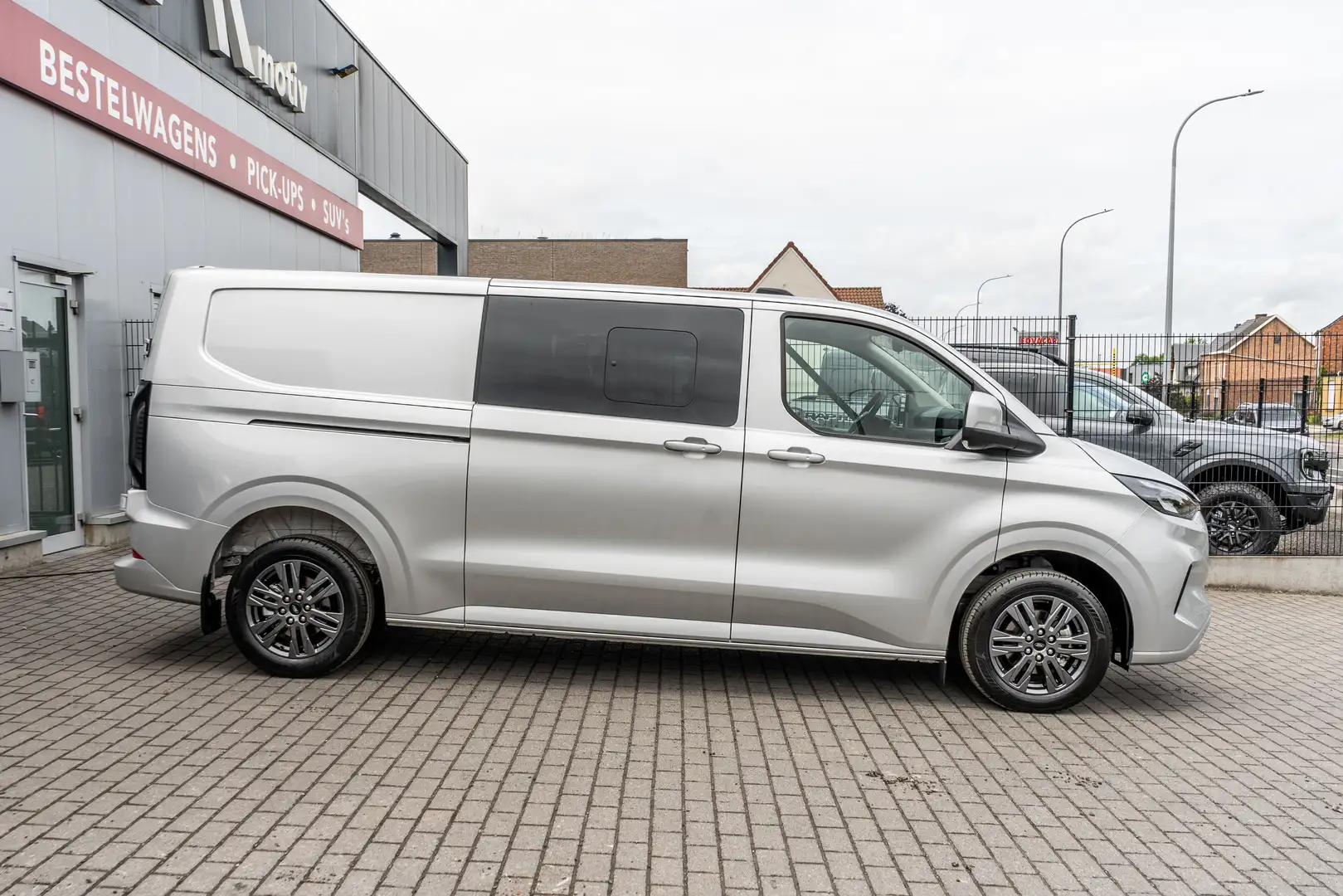 Ford Transit Custom 2.0TDCi Limited L2 5pl. - 5j Warranty - 42.800ex Zilver - 2