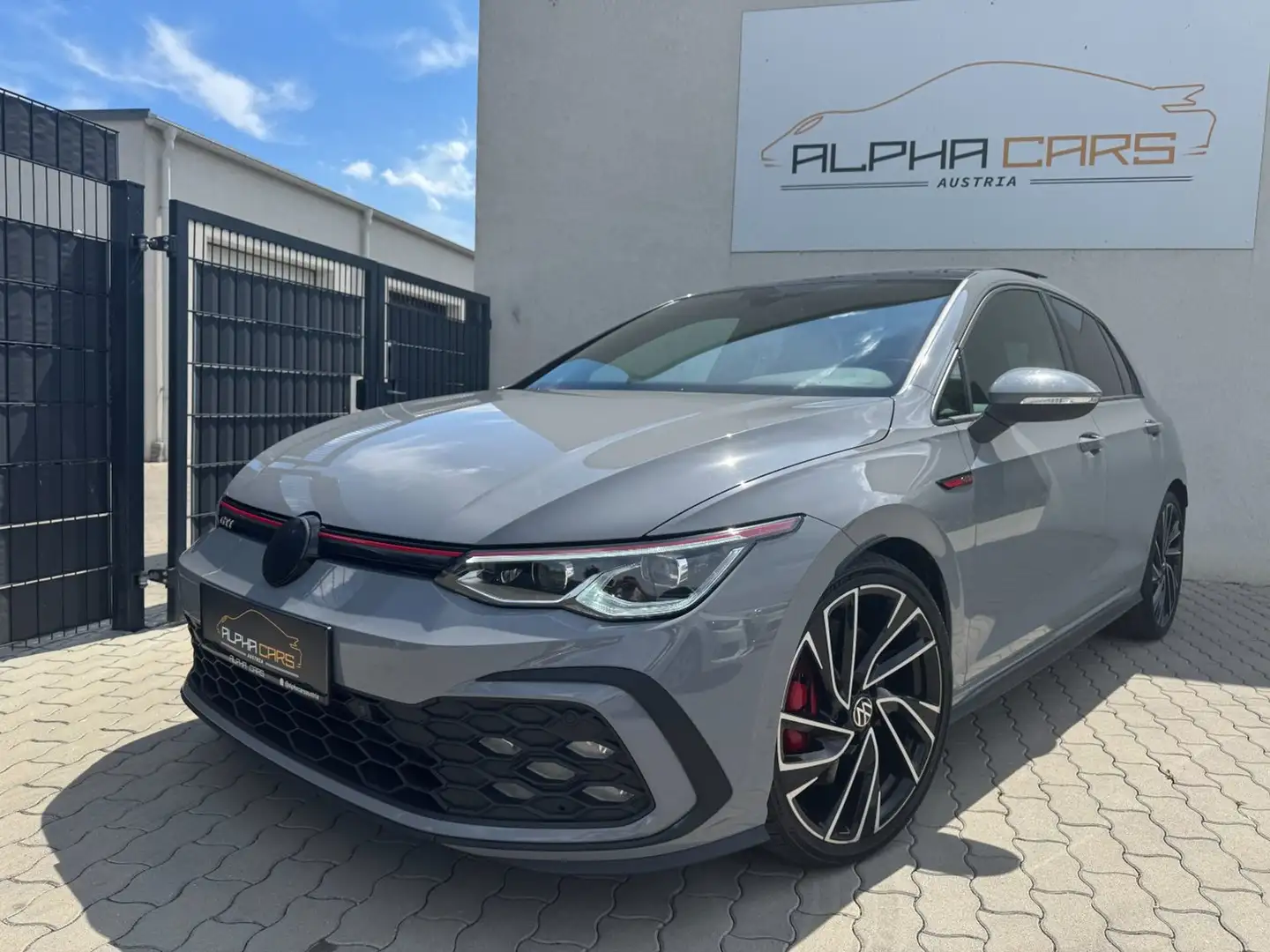 Volkswagen Golf VIII 2.0 TSI GTI DSG Grau - 1