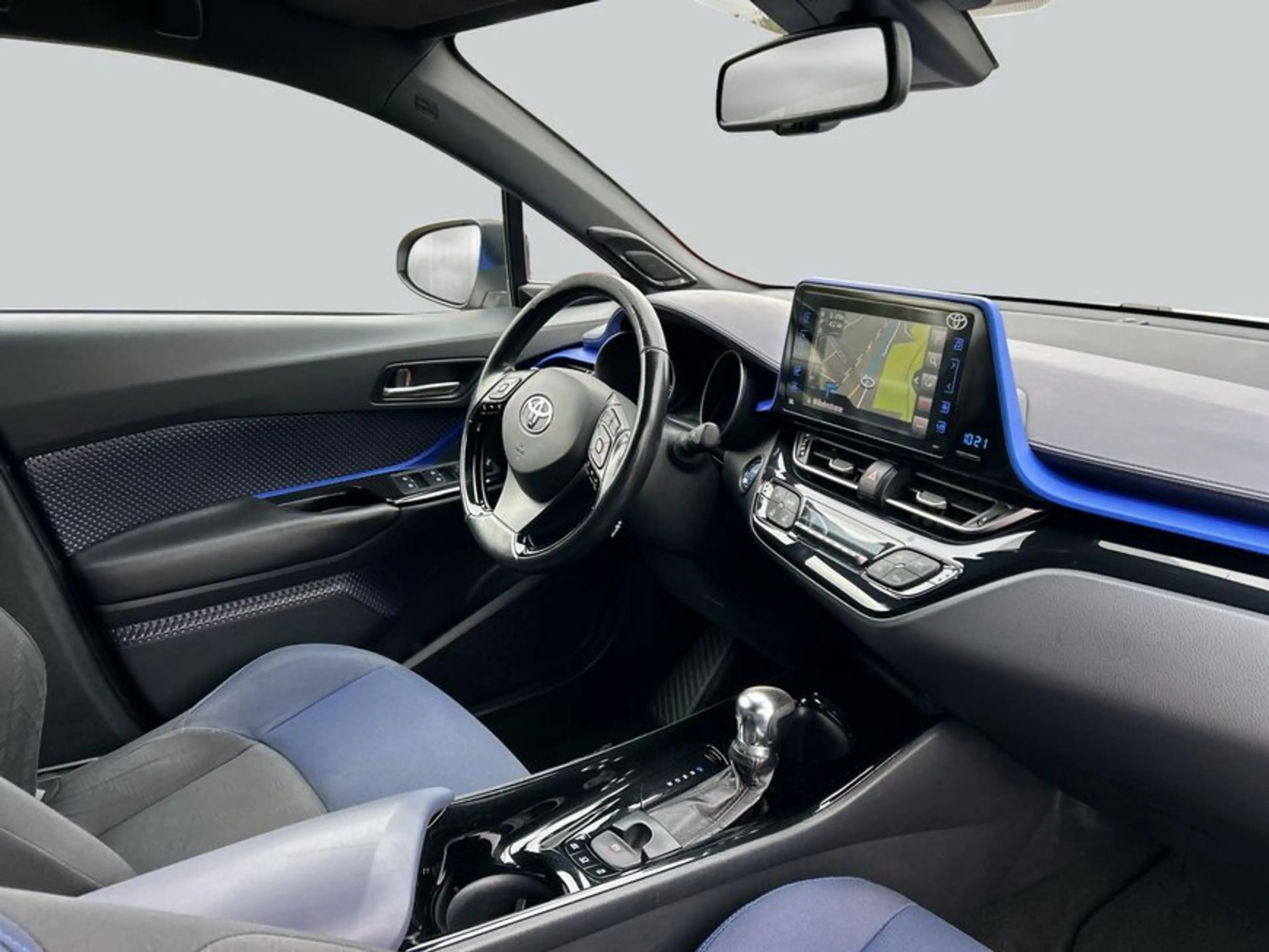 Toyota C-HR 1.8 Hybrid Style Selection — photo 15