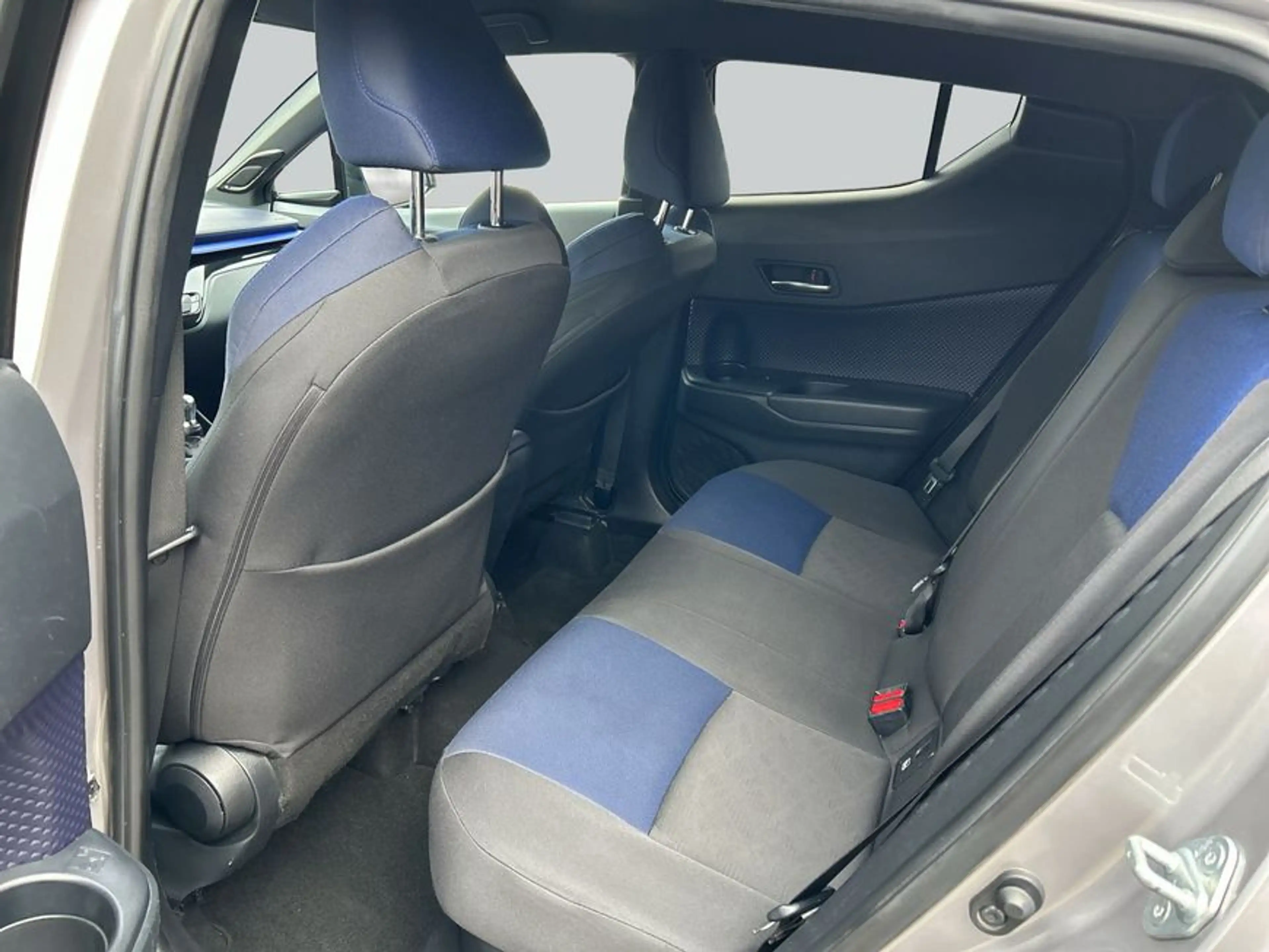Toyota C-HR 1.8 Hybrid Style Selection — photo 11