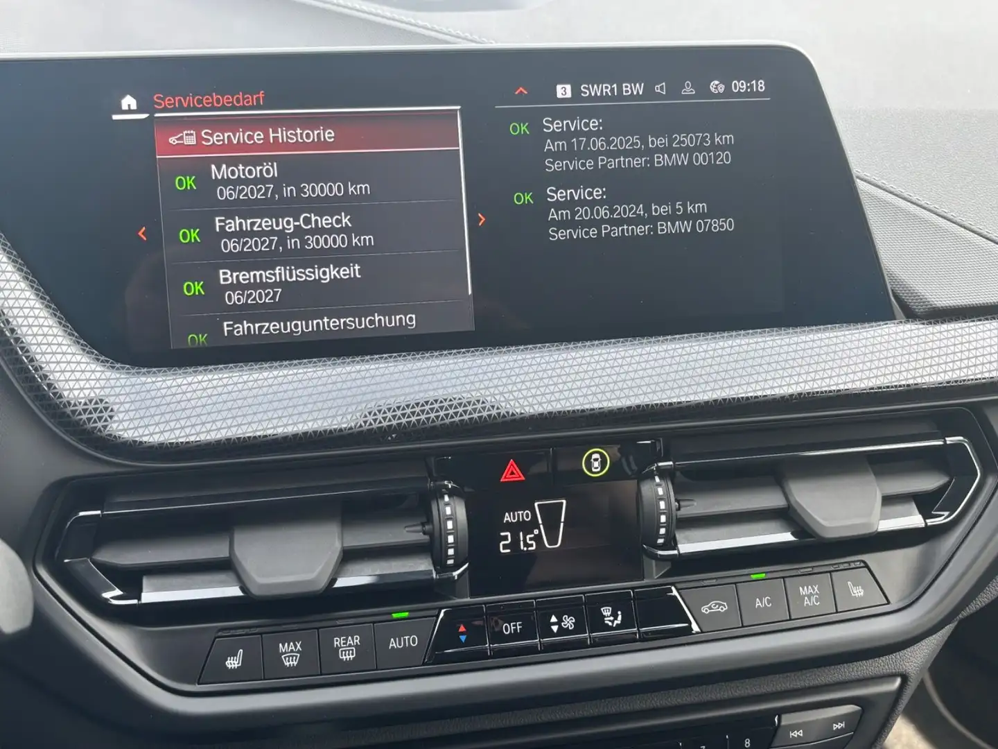 BMW 120 i Sport Line - Comfort+Parkassistent-Paket Schwarz - 2