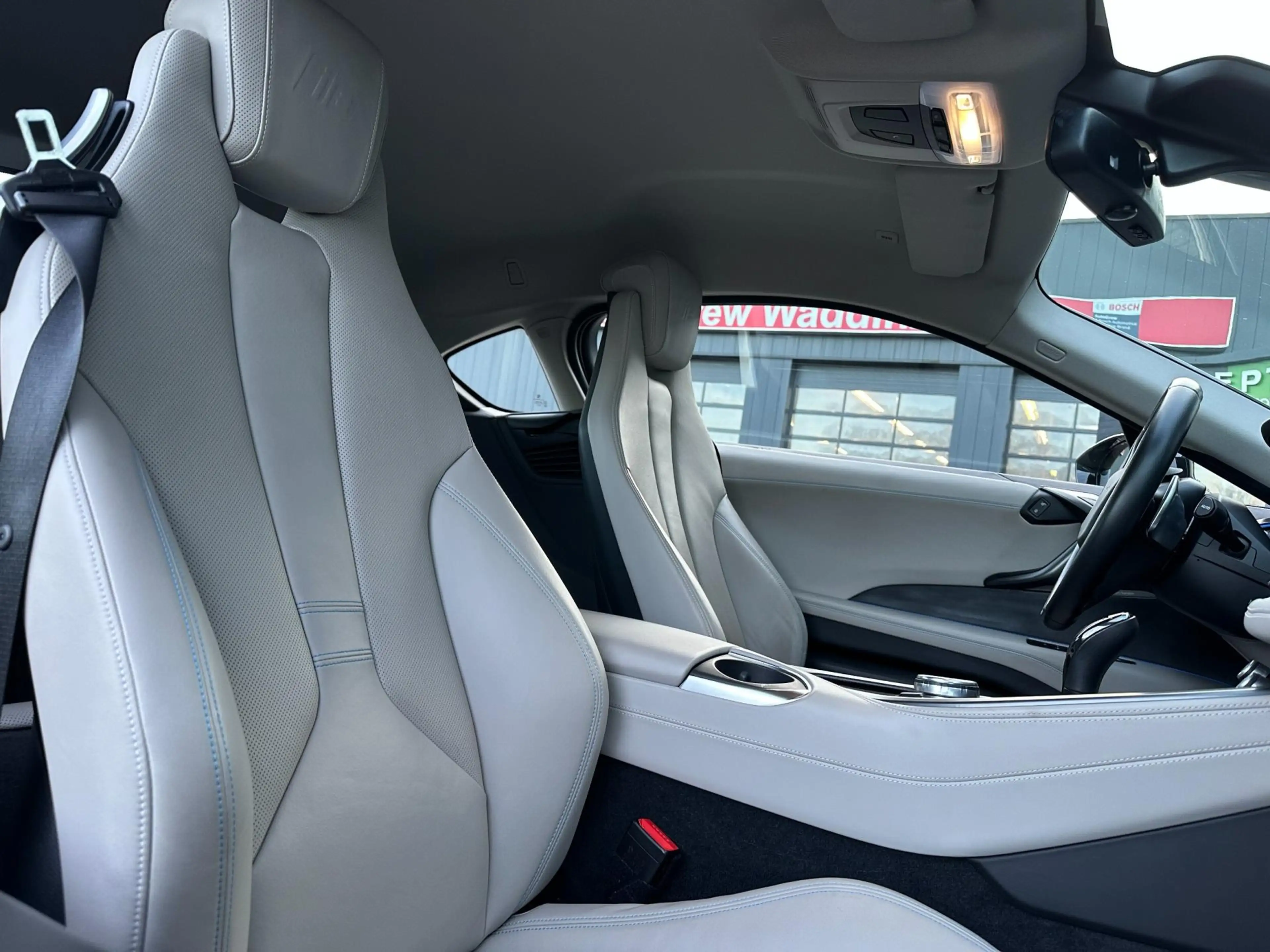 BMW i8 1.5/LEDER/NAVI/CAMERA/DELERONDERHOUDEN/NL-AUTO NAP — photo 15