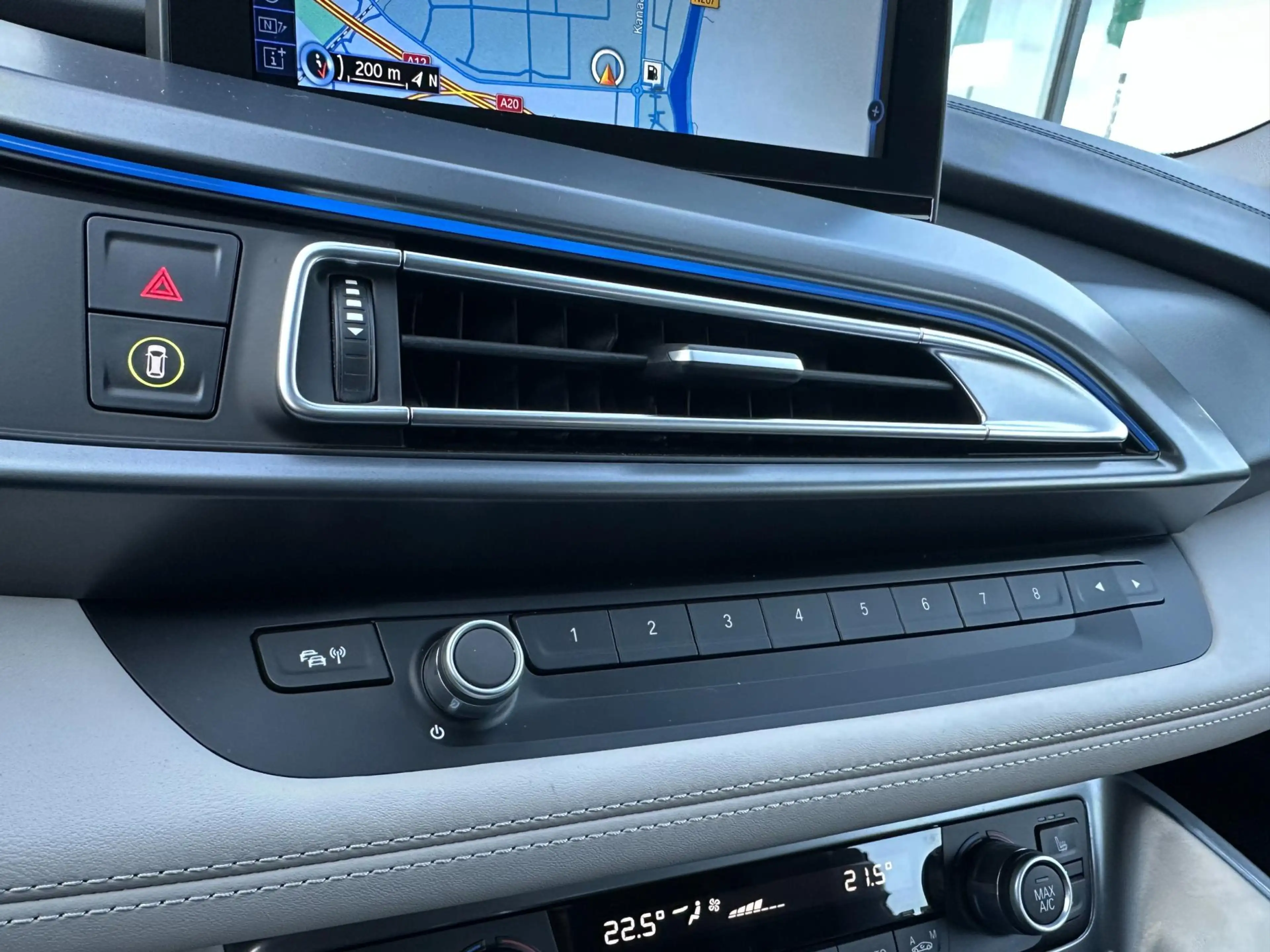 BMW i8 1.5/LEDER/NAVI/CAMERA/DELERONDERHOUDEN/NL-AUTO NAP — photo 31