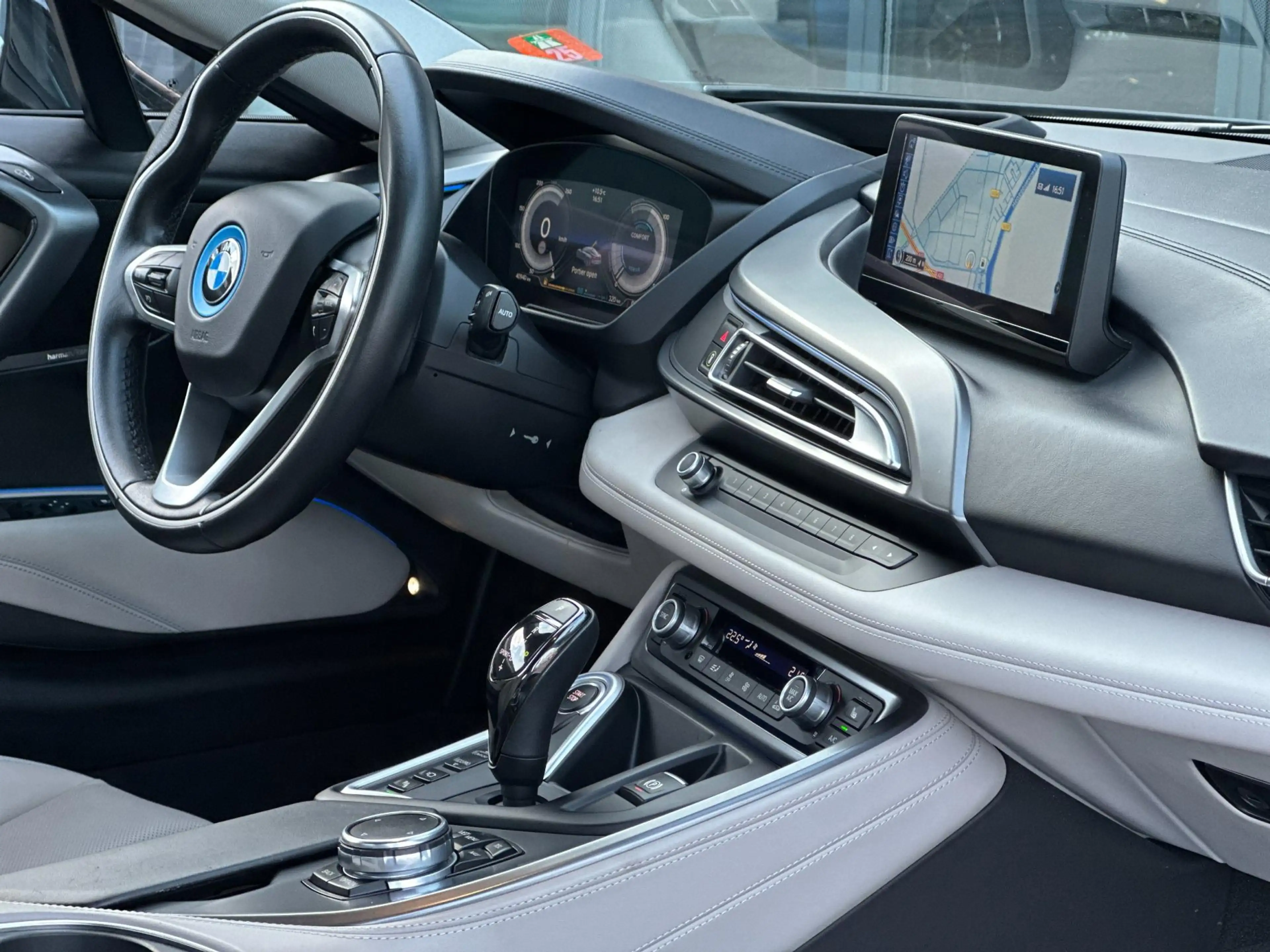 BMW i8 1.5/LEDER/NAVI/CAMERA/DELERONDERHOUDEN/NL-AUTO NAP — photo 17