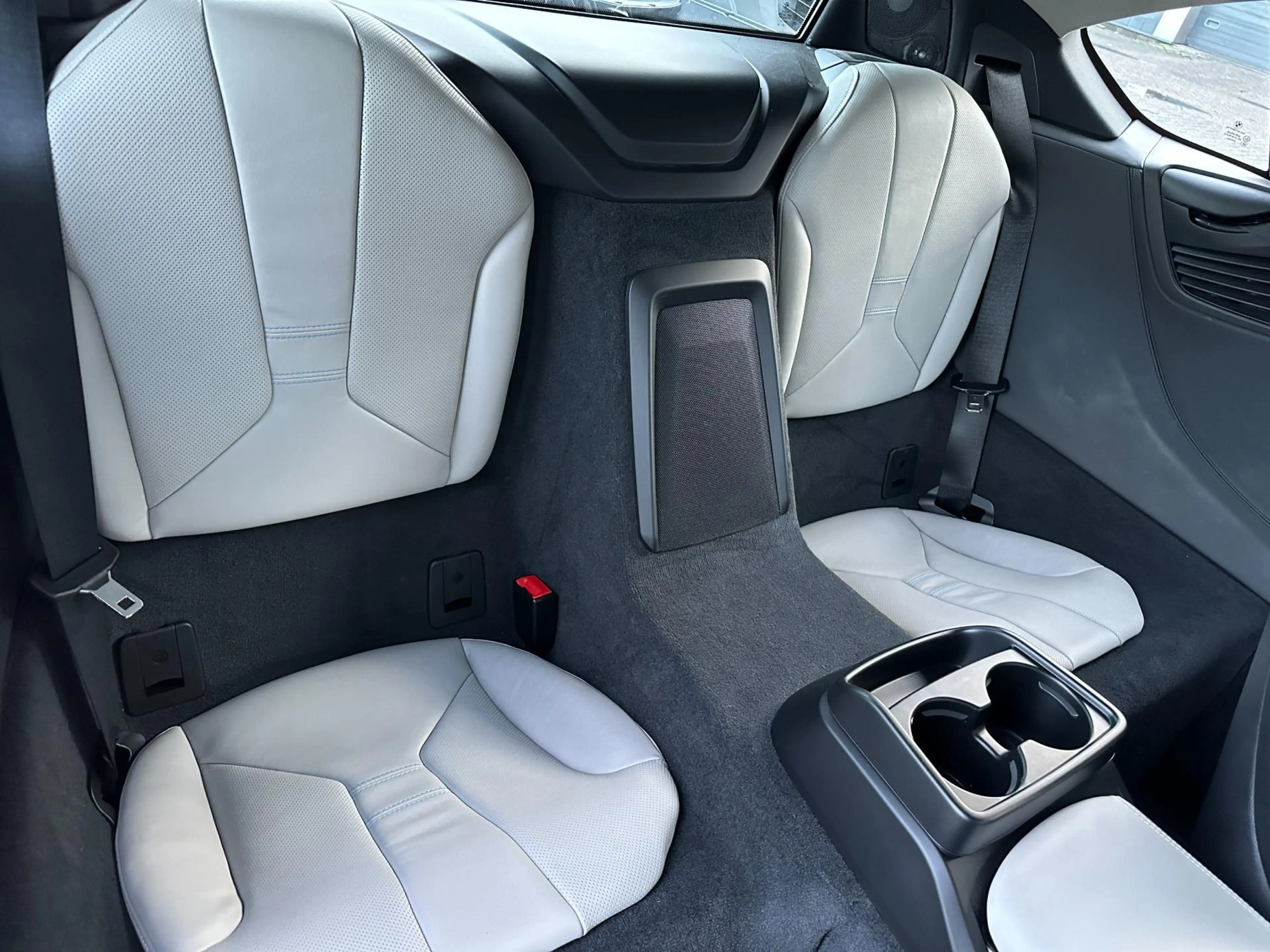 BMW i8 1.5/LEDER/NAVI/CAMERA/DELERONDERHOUDEN/NL-AUTO NAP — photo 19