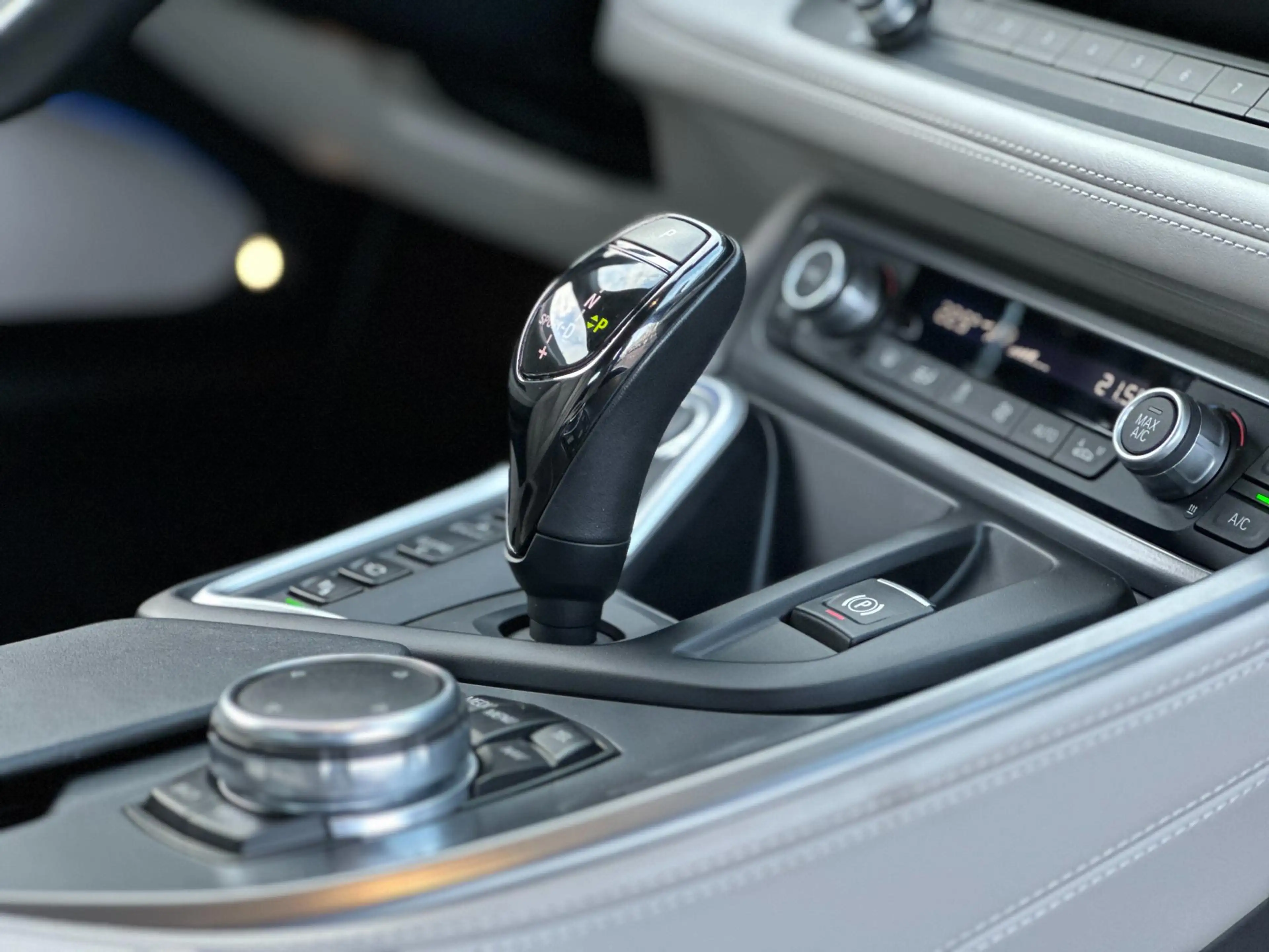 BMW i8 1.5/LEDER/NAVI/CAMERA/DELERONDERHOUDEN/NL-AUTO NAP — photo 18