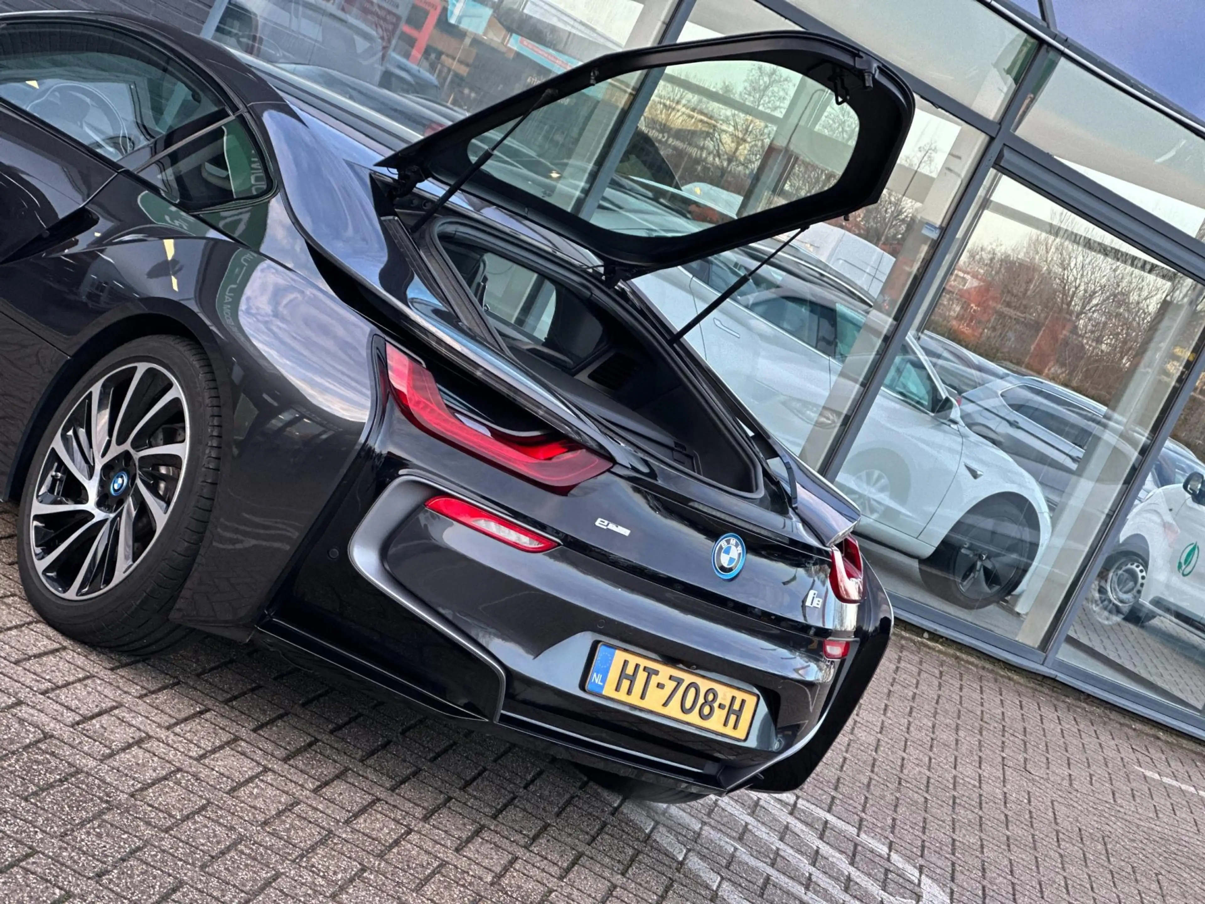 BMW i8 1.5/LEDER/NAVI/CAMERA/DELERONDERHOUDEN/NL-AUTO NAP — photo 14