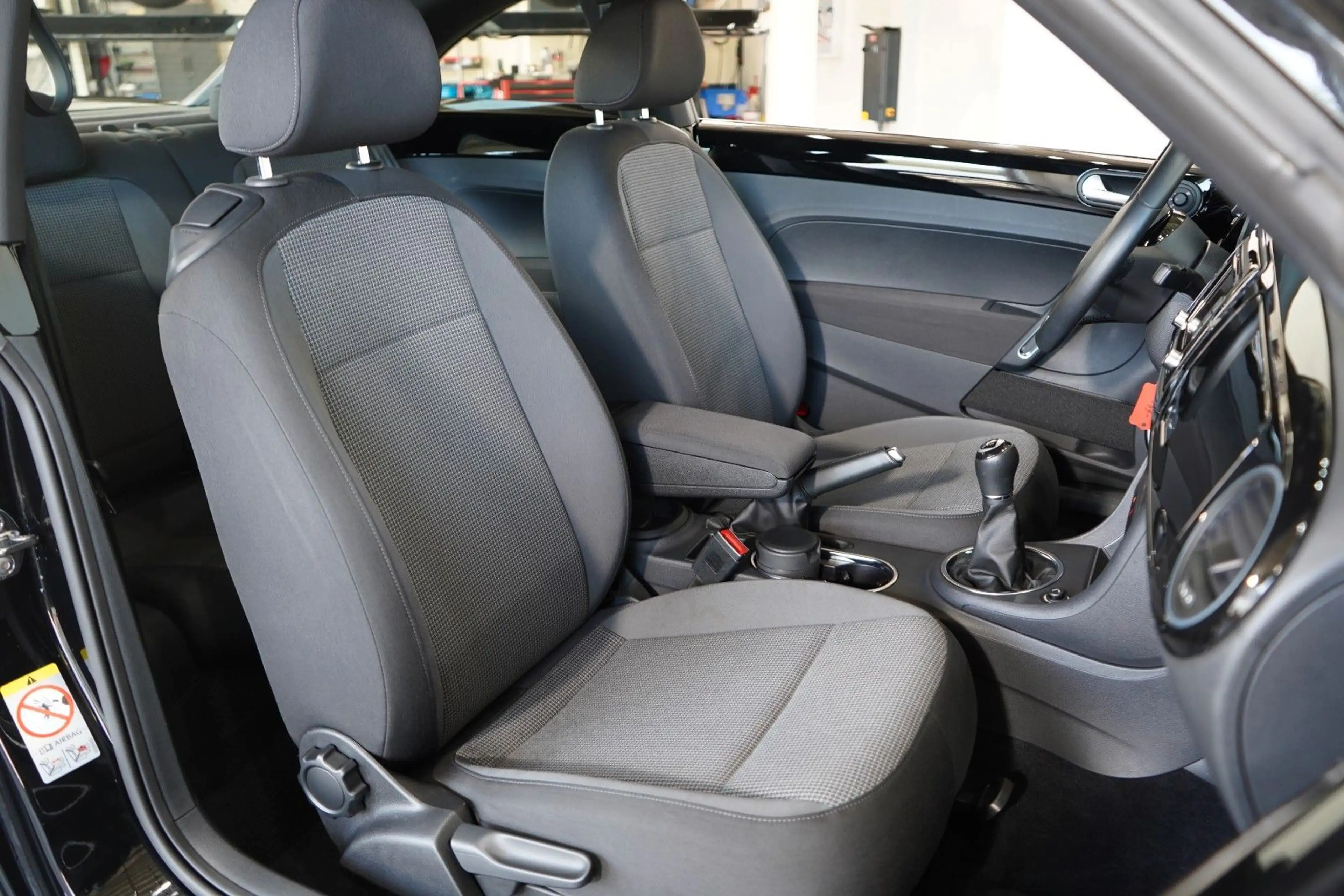 Volkswagen Beetle Lim. Design*PDC*FenderSound*KomfortPaket* — photo 14