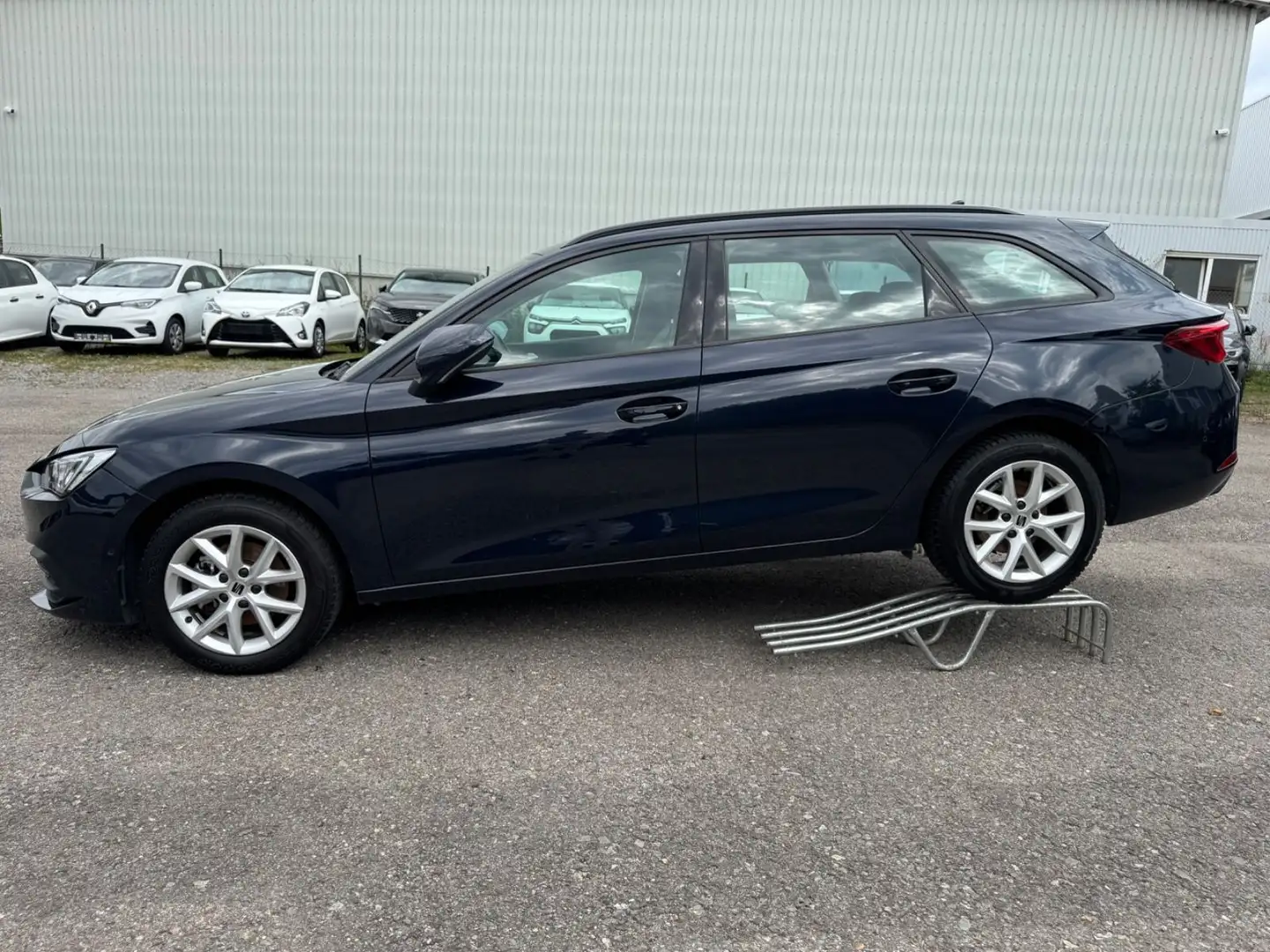 SEAT Leon ST 1.0 eTSI 110PS Style Business DSG7 Led Blau - 2