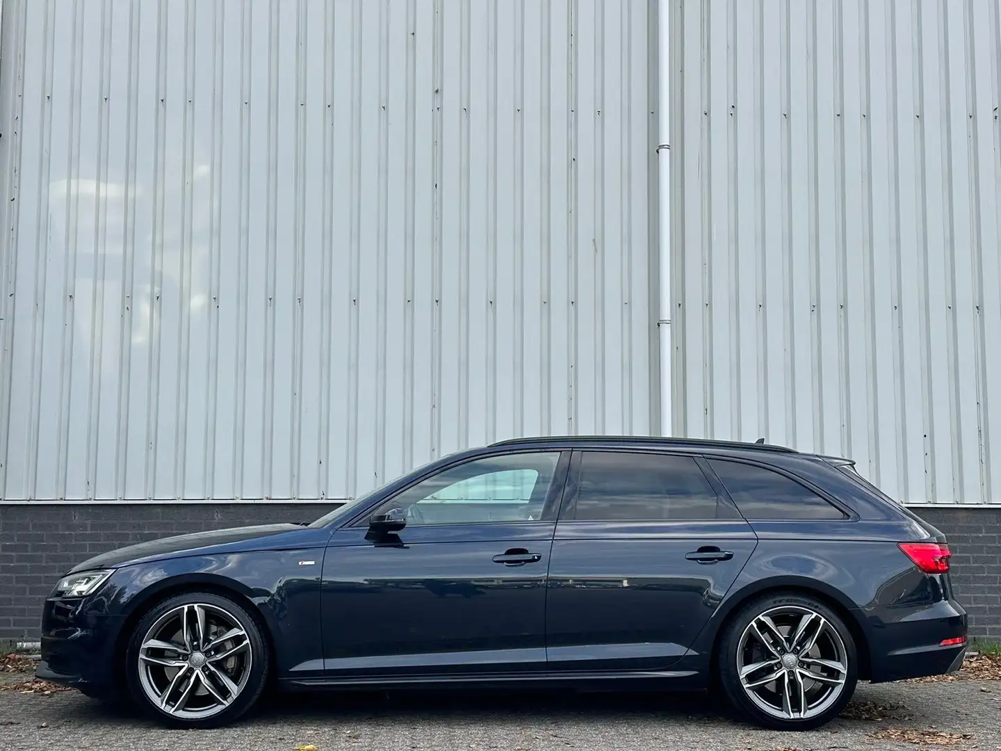 Audi A4 Avant 3.0 TDI quattro / Full! / Sport / S - Line Blau - 2