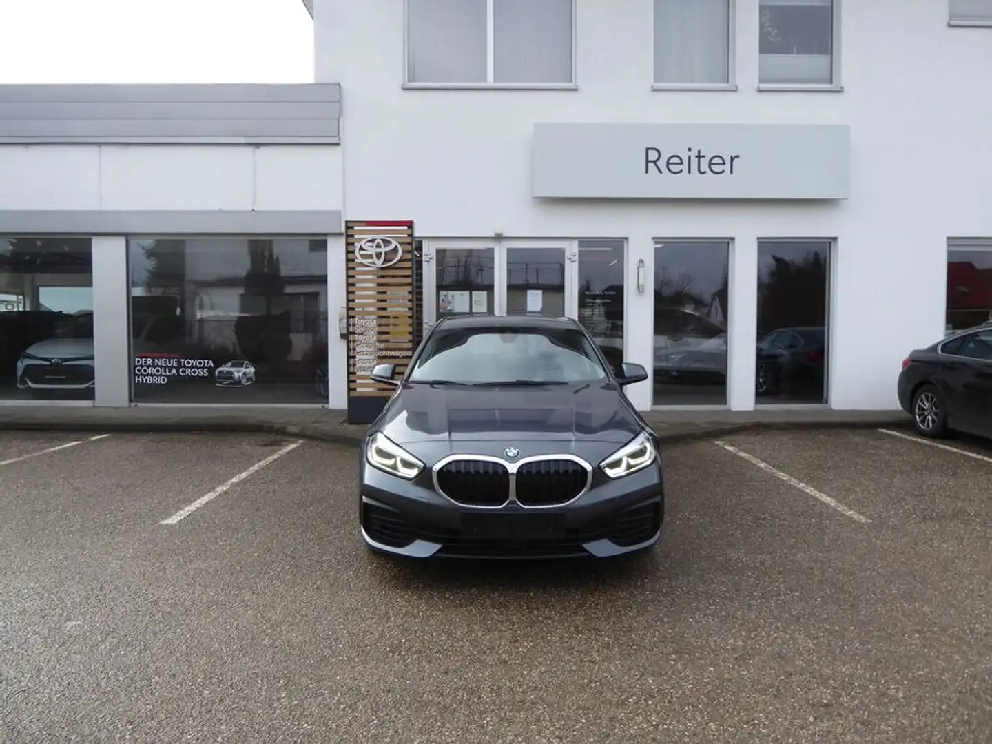BMW 116 d *LED*NAVI*AHK*SHZ* Grau - 1