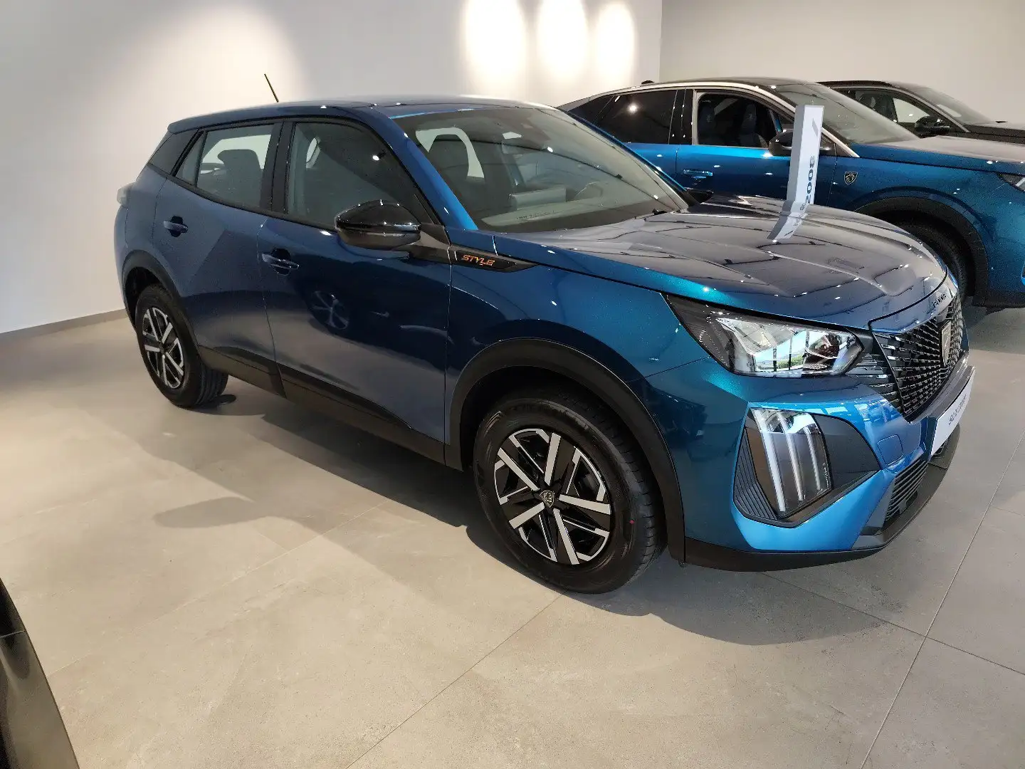 Peugeot 2008 Hybrid 145 e-DCS6 Style - 1