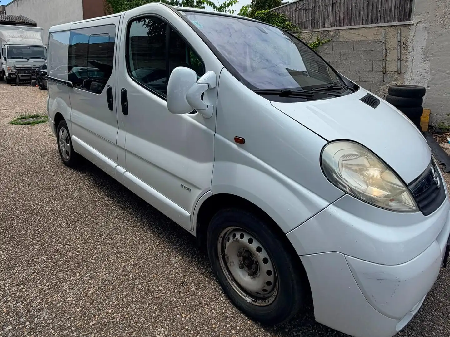 Opel Vivaro Vivaro Combi L2H1 2,5 CDTI 2,9t DPF Weiß - 2
