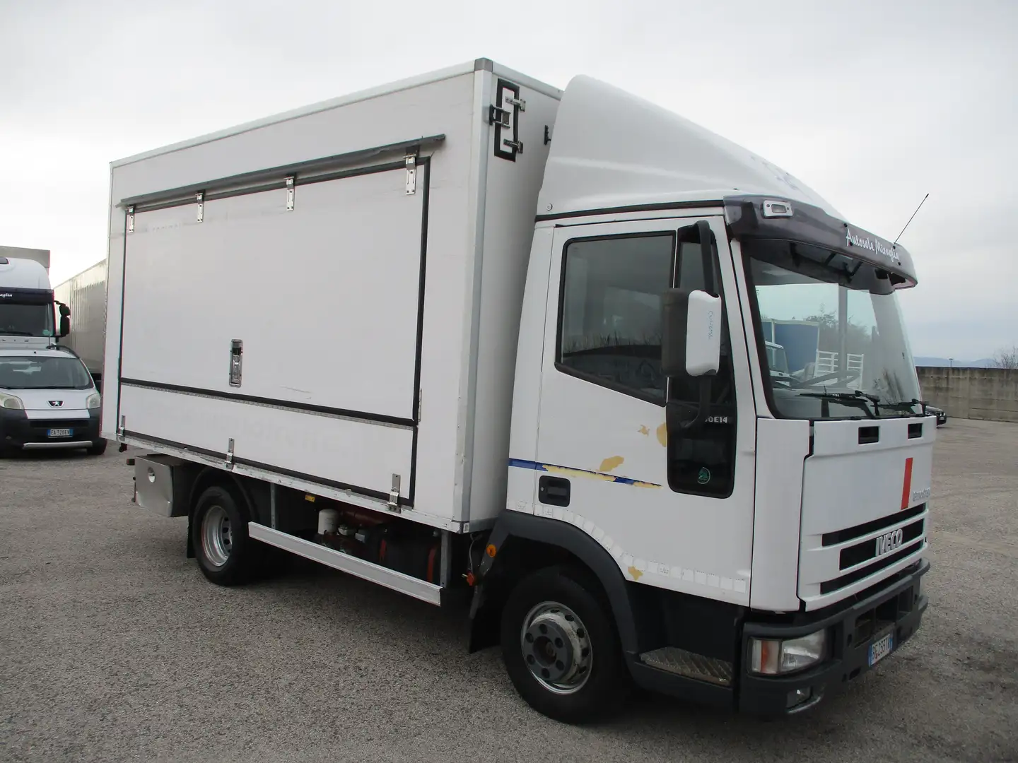 Iveco EUROCARGO 60/14 CASSA VENDITA AMBULANTE BASCULANTI Wit - 2