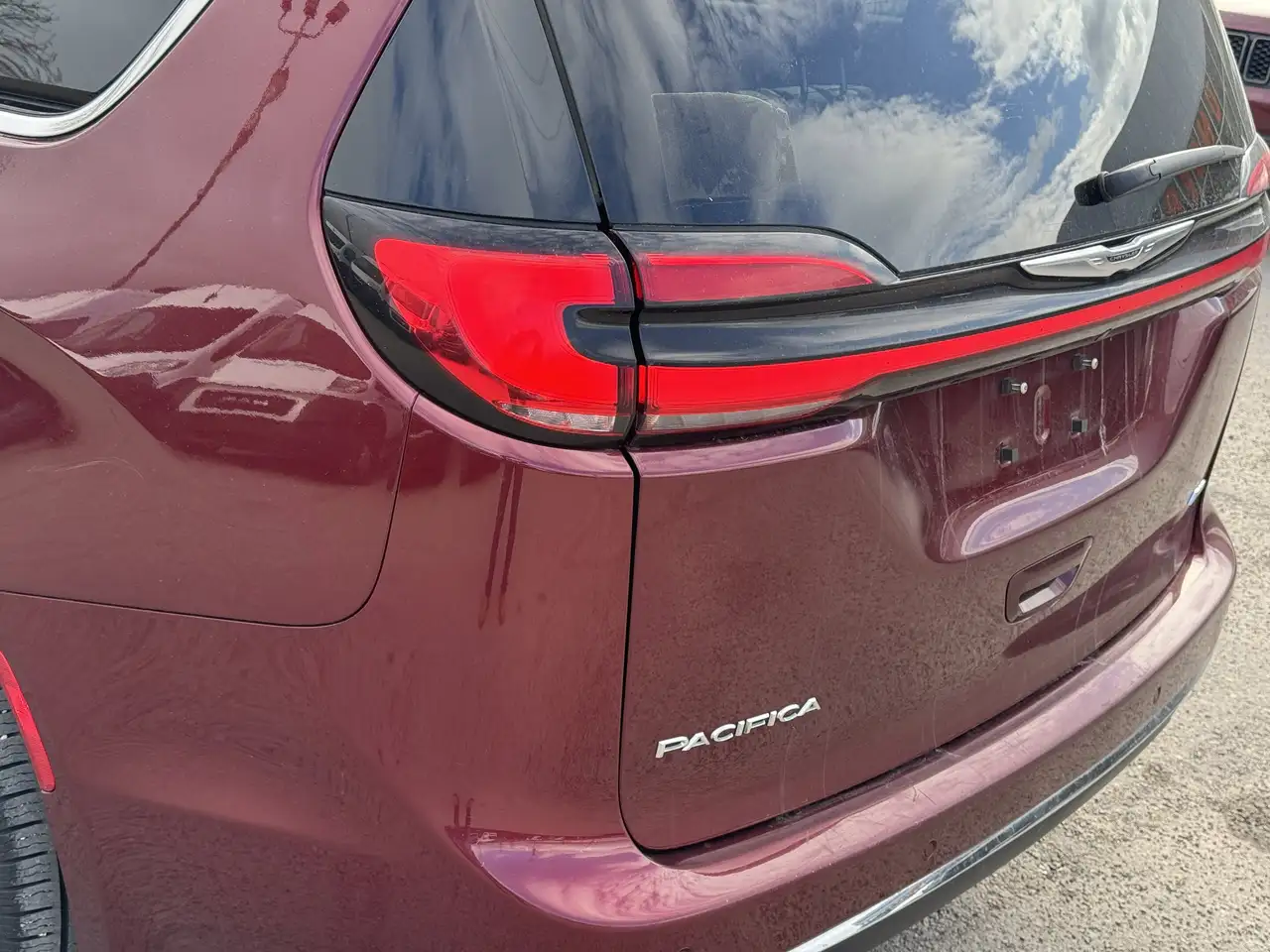 Chrysler Pacifica снимка Chrysler Pacifica