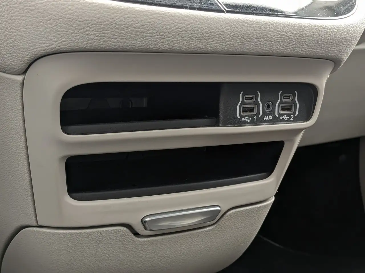 Chrysler Pacifica снимка Chrysler Pacifica