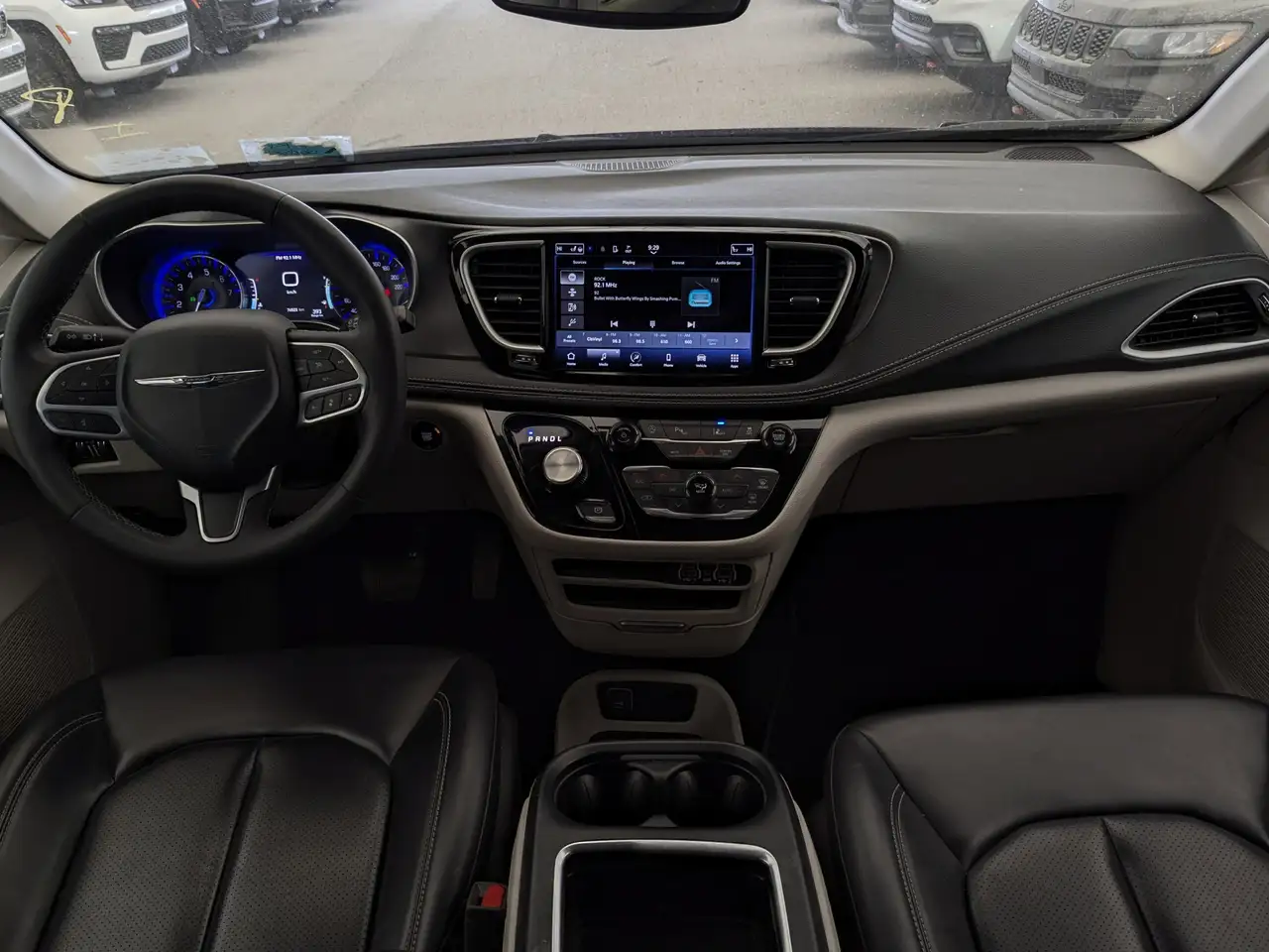 Chrysler Pacifica снимка Chrysler Pacifica