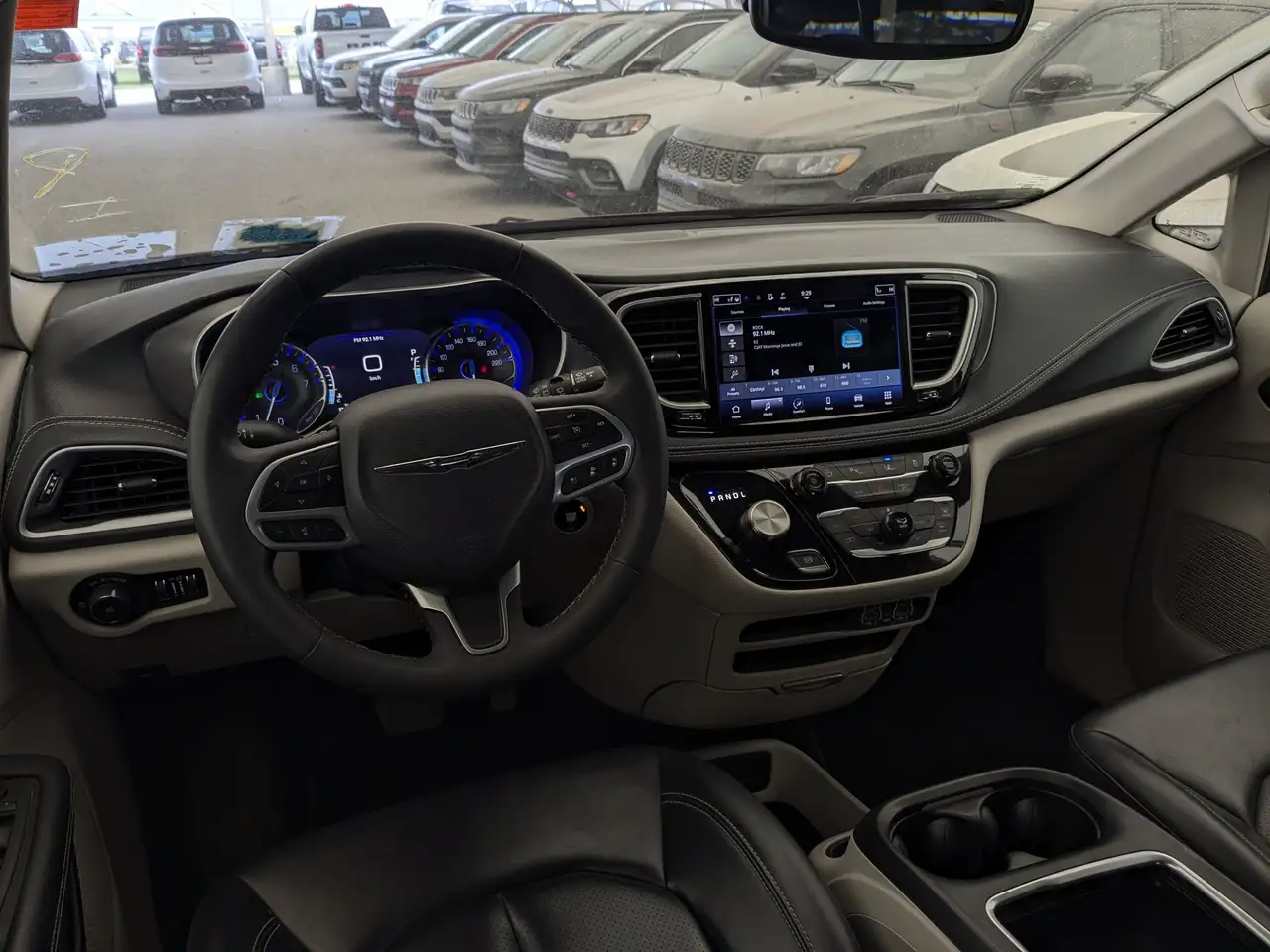 Chrysler Pacifica снимка Chrysler Pacifica