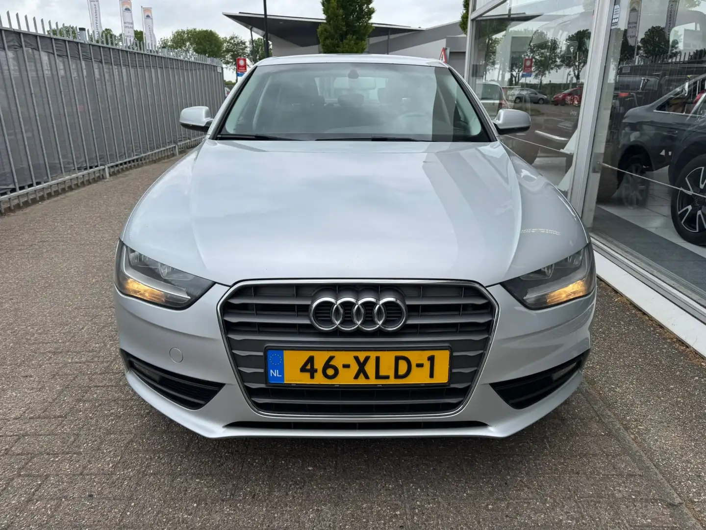 Audi A4 Limousine 1.8 TFSI Pro Line Business | 2e eigenaar Gris - 2