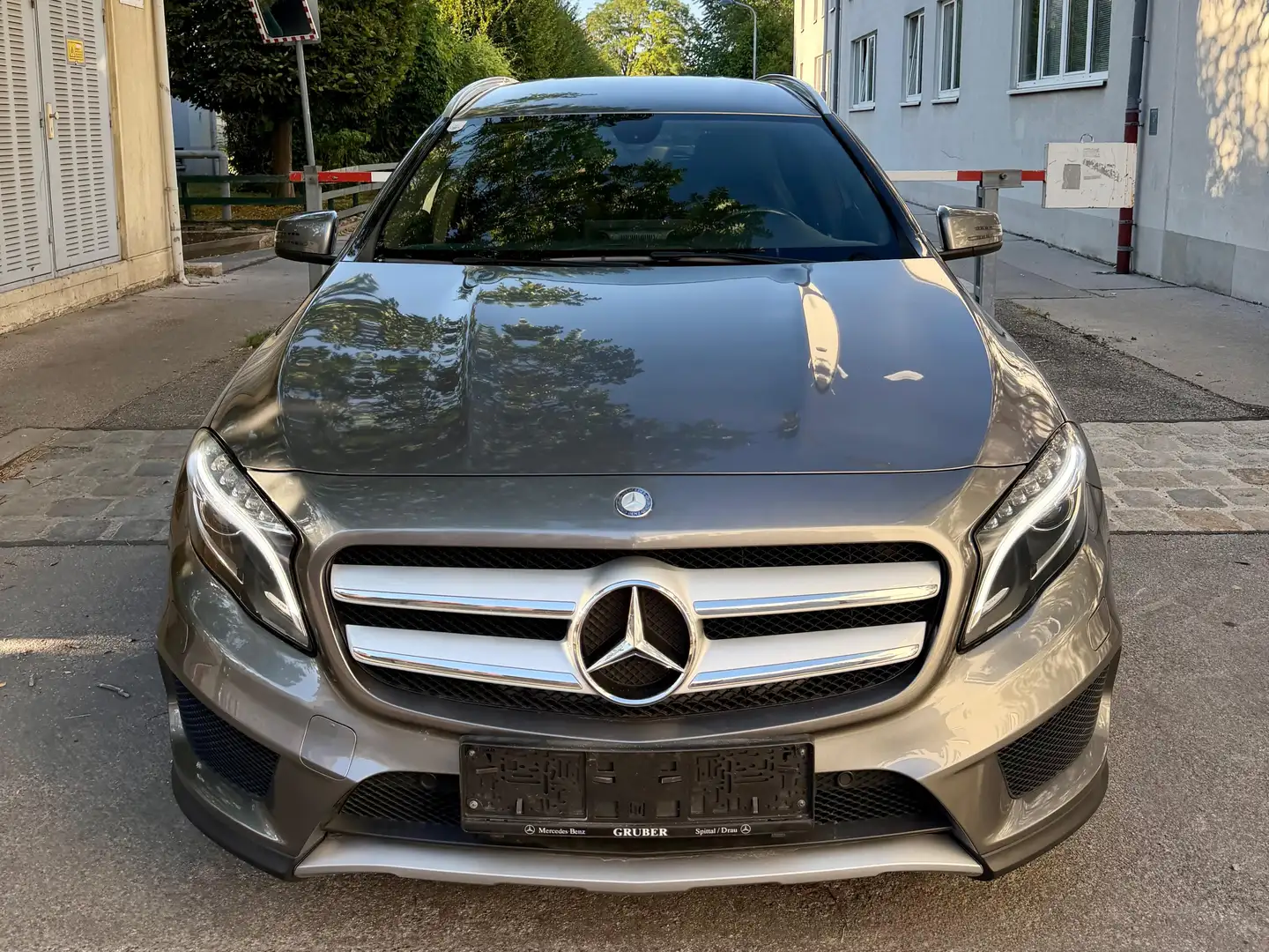 Mercedes-Benz GLA 200 GLA 200 CDI / d 4Matic (156.902) Grau - 2