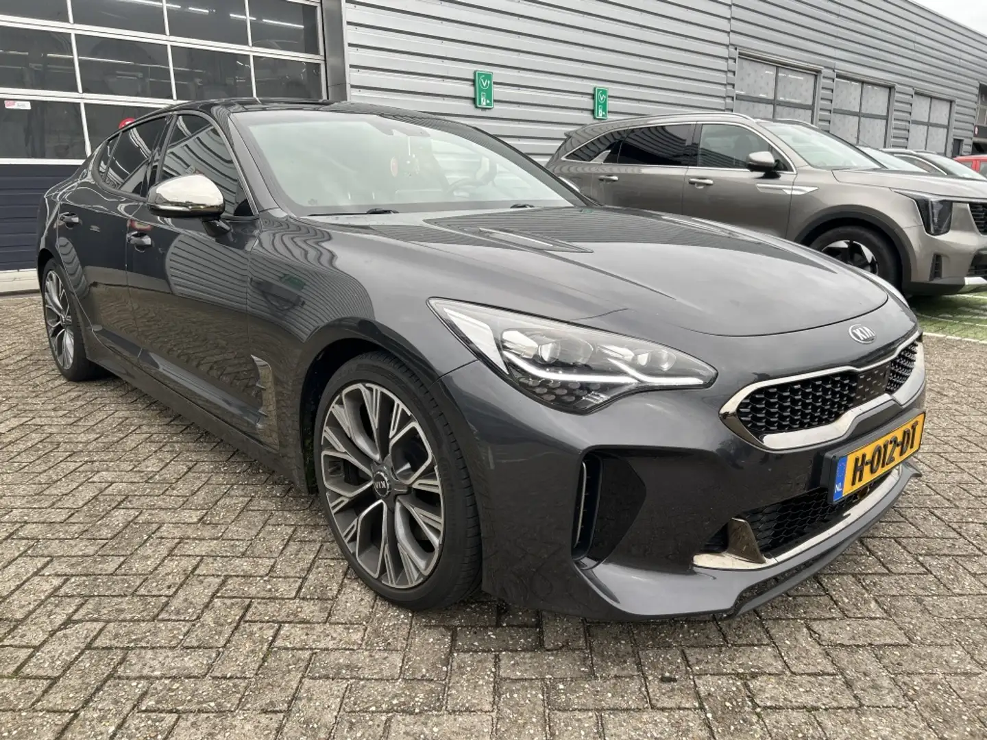 Kia Stinger 2.0 T-GDI GT-Line Grijs - 2