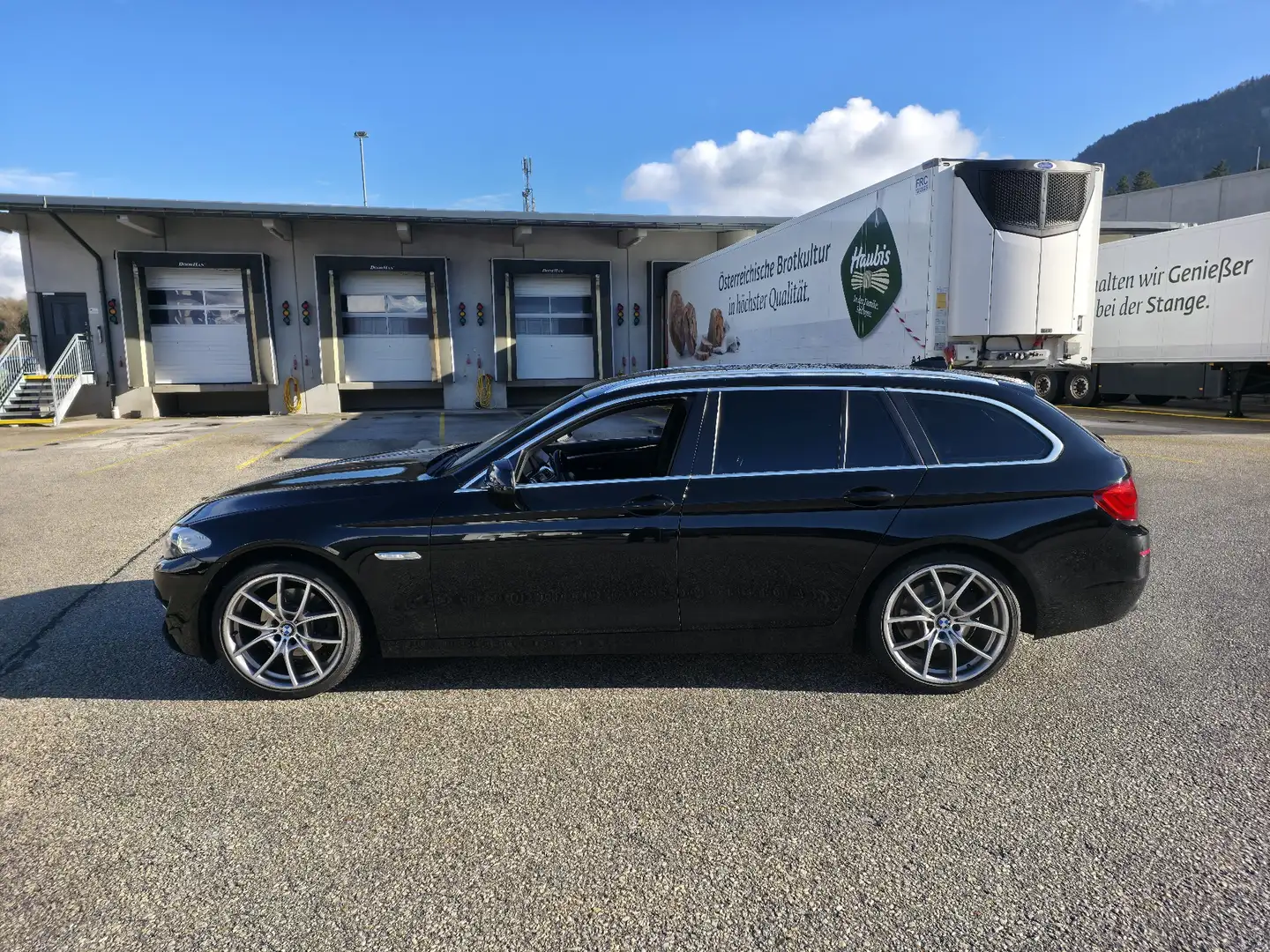 BMW 520 520d Touring Aut. Schwarz - 2